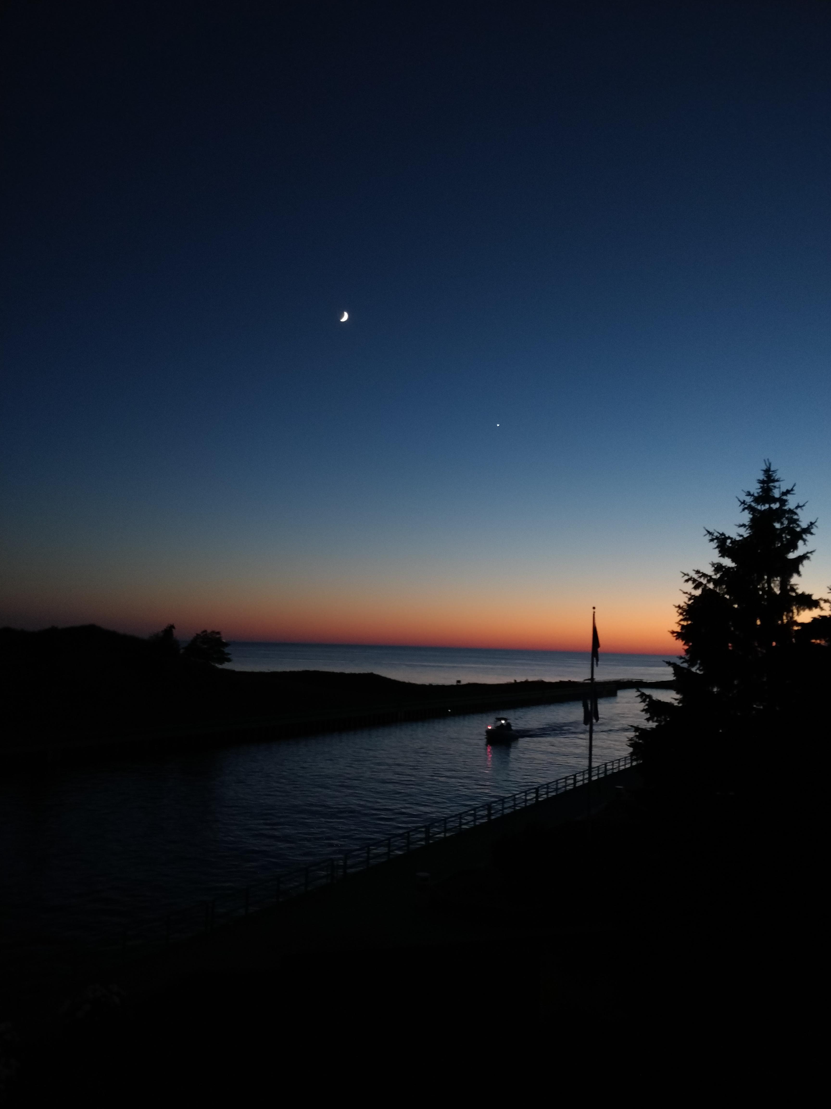 Lake Michigan Pentwater after sunset [3456x4608][OC] r/SkyPorn