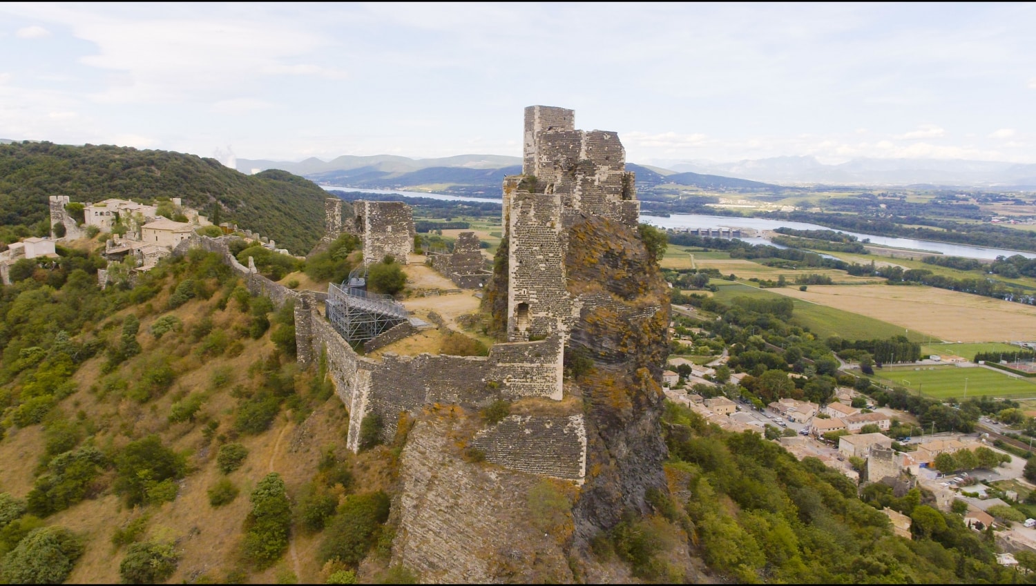 Château de Rochemaure (ruines), AuvergneRhôneAlpes, France r/castles