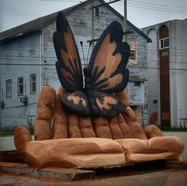 Beautiful wooden sculpture made by Toso Wood Works r/SculpturePorn