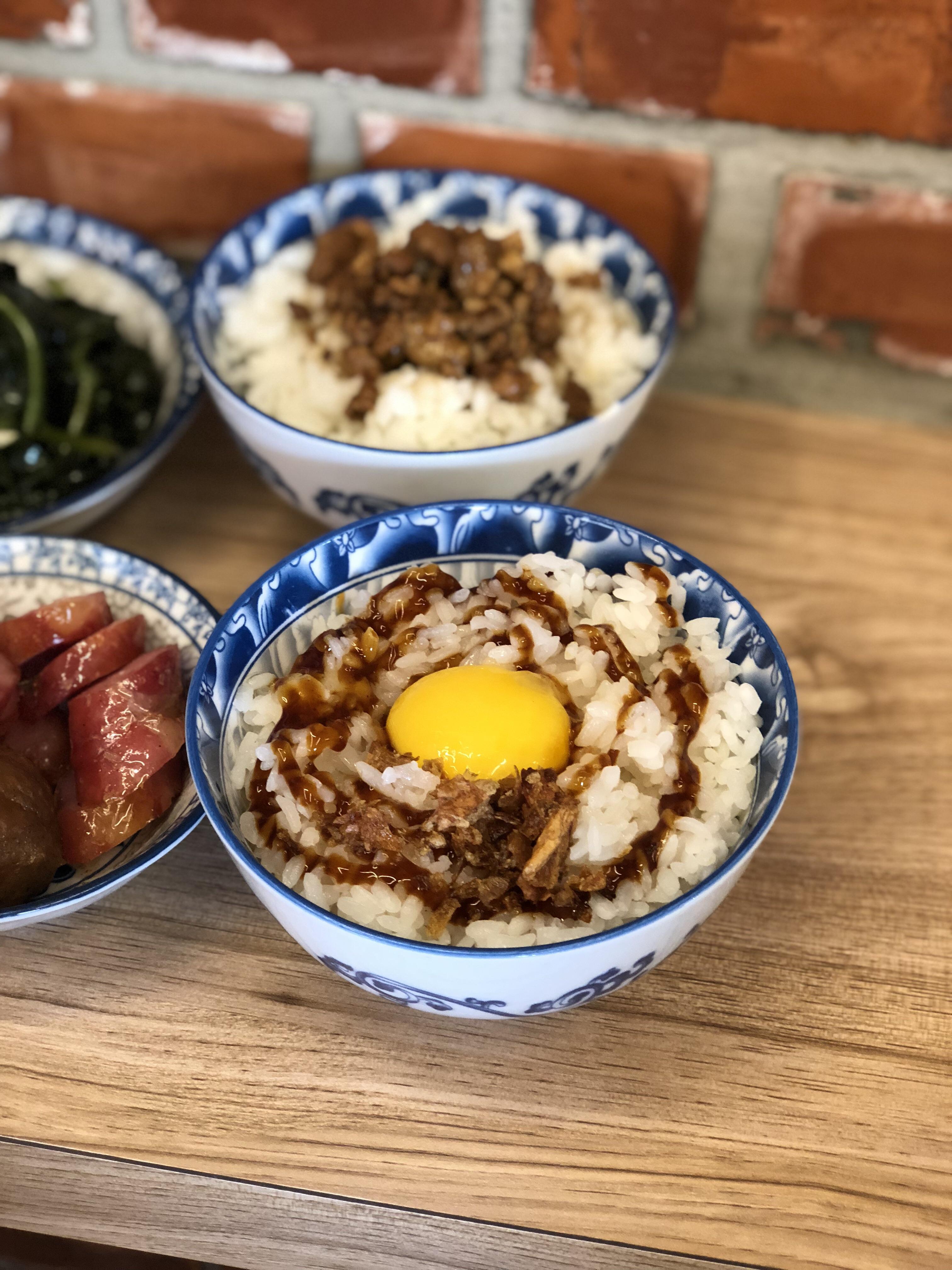 [I ate] Lard rice with yolk! r/food