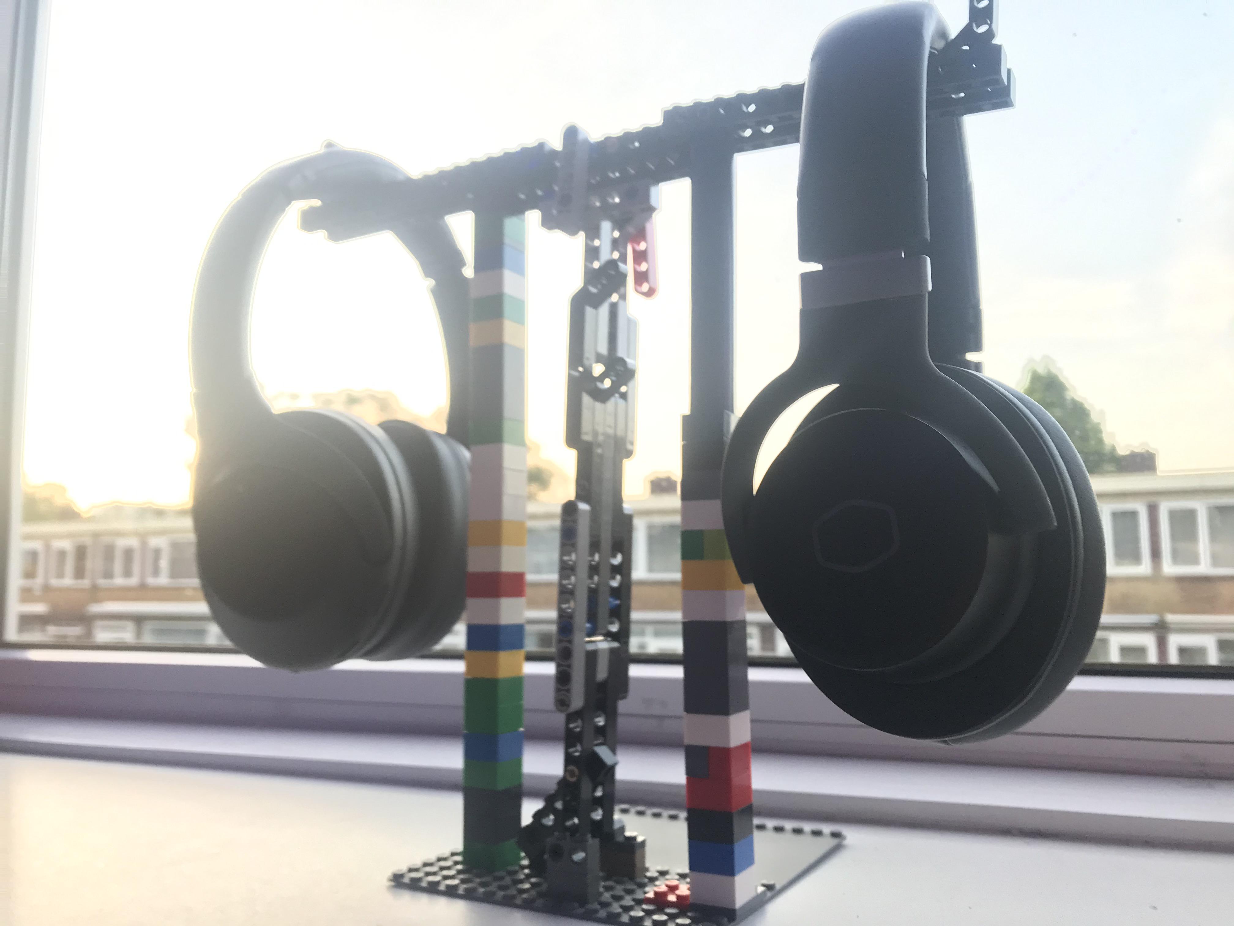 I hope the folks here can appreciate a simple Lego headphone stand r