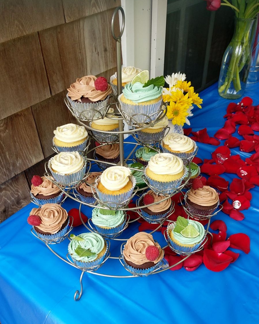 I made Bridal shower cupcakes r/Baking