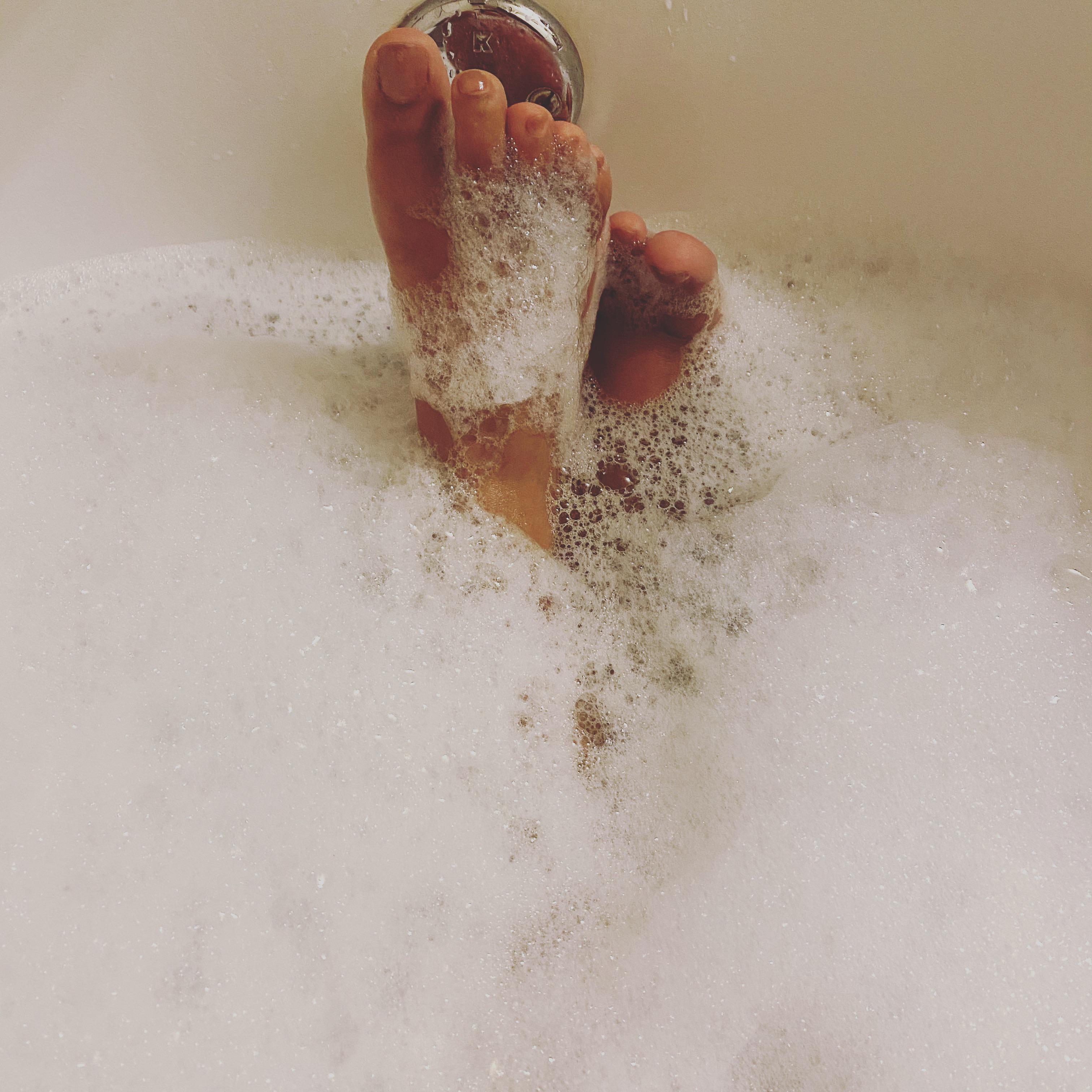 Feet so clean, I'll have you drinking my bathwater 💦😉💋 More naughty