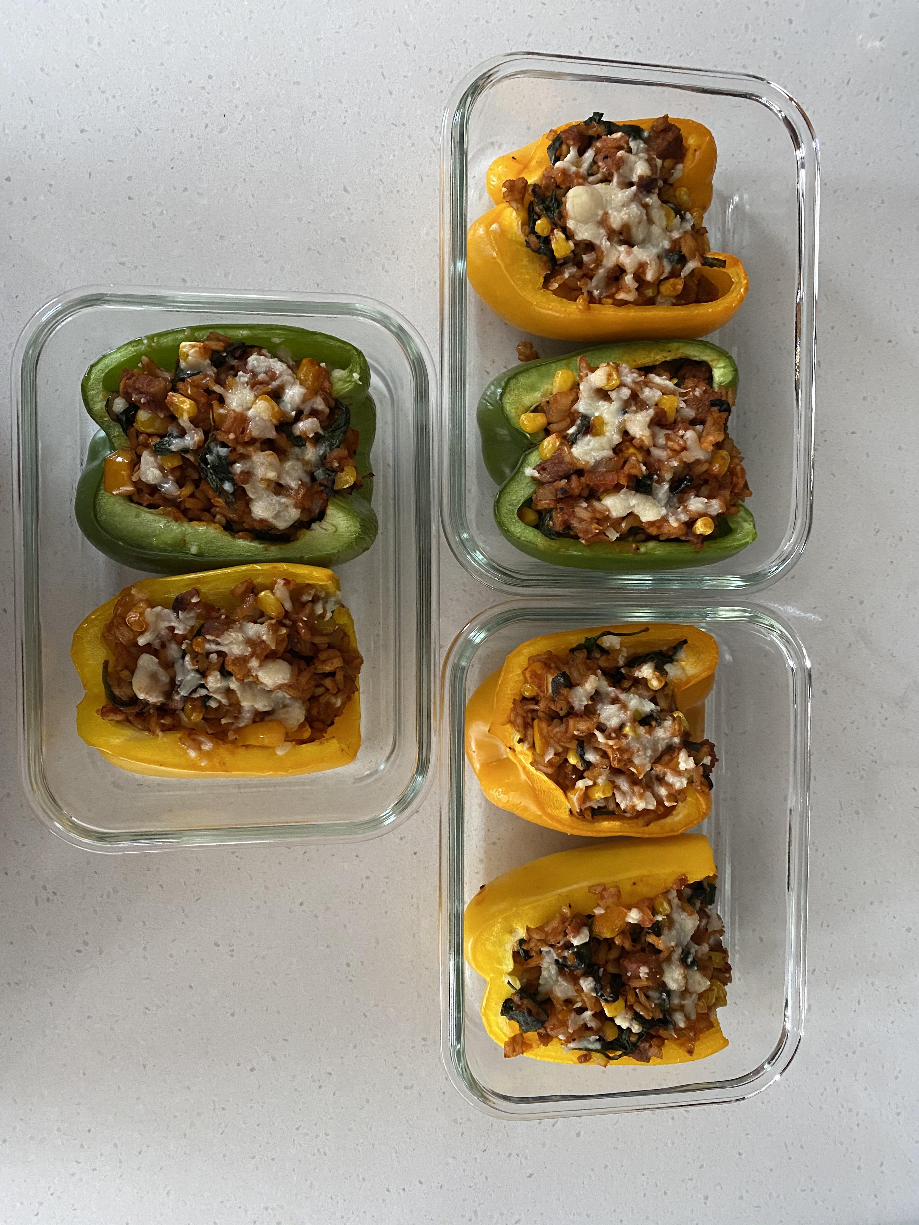 Meatless stuffed bell peppers for lunch this week! r/MeatlessMealPrep