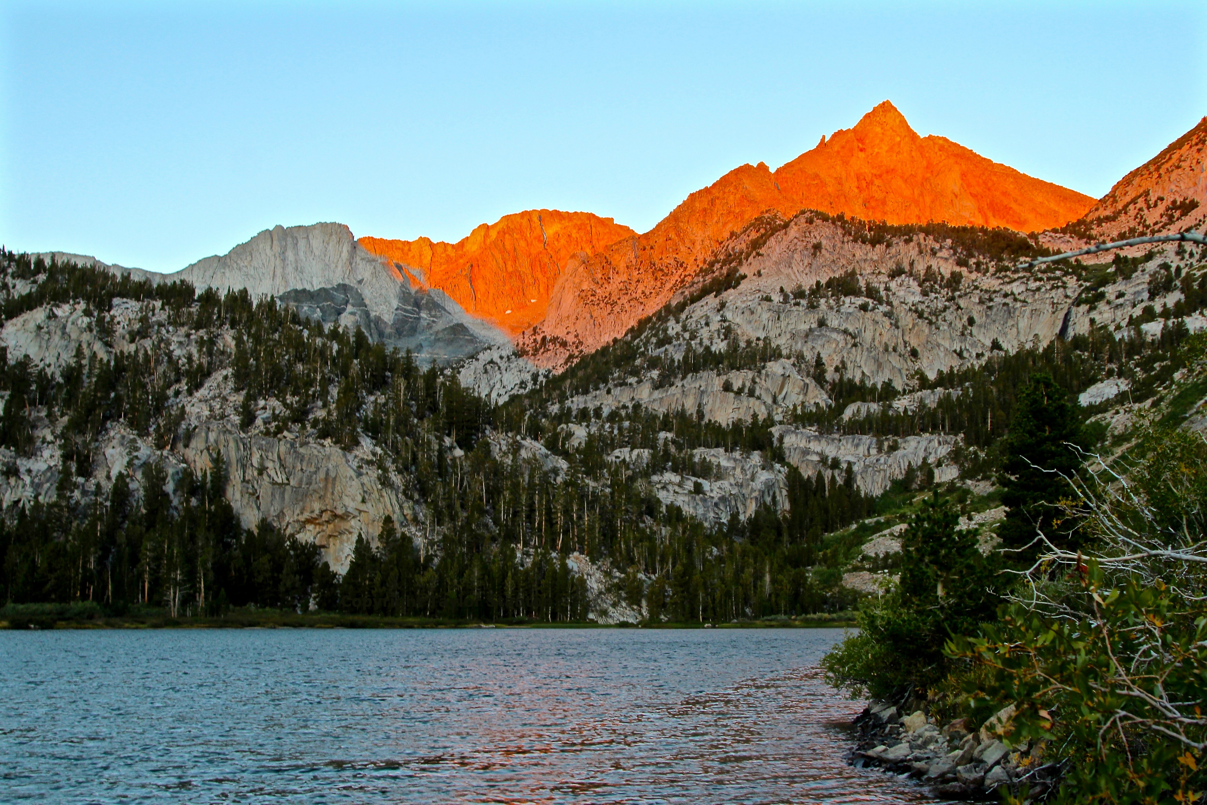Sunrise on Shoshone Spire CA [OC] [4000x2667] r/EarthPorn
