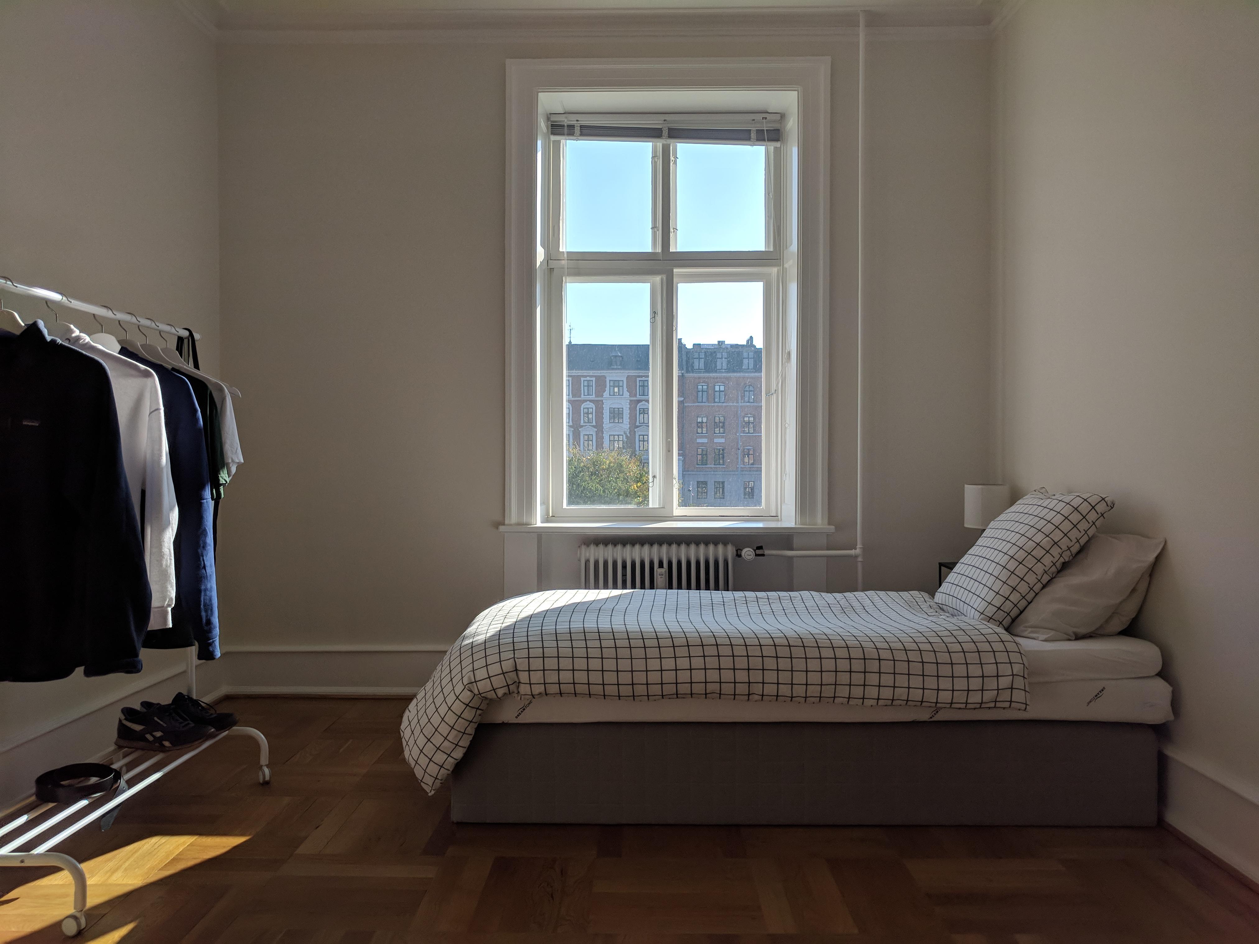 Minimal bedroom r/minimal_homes