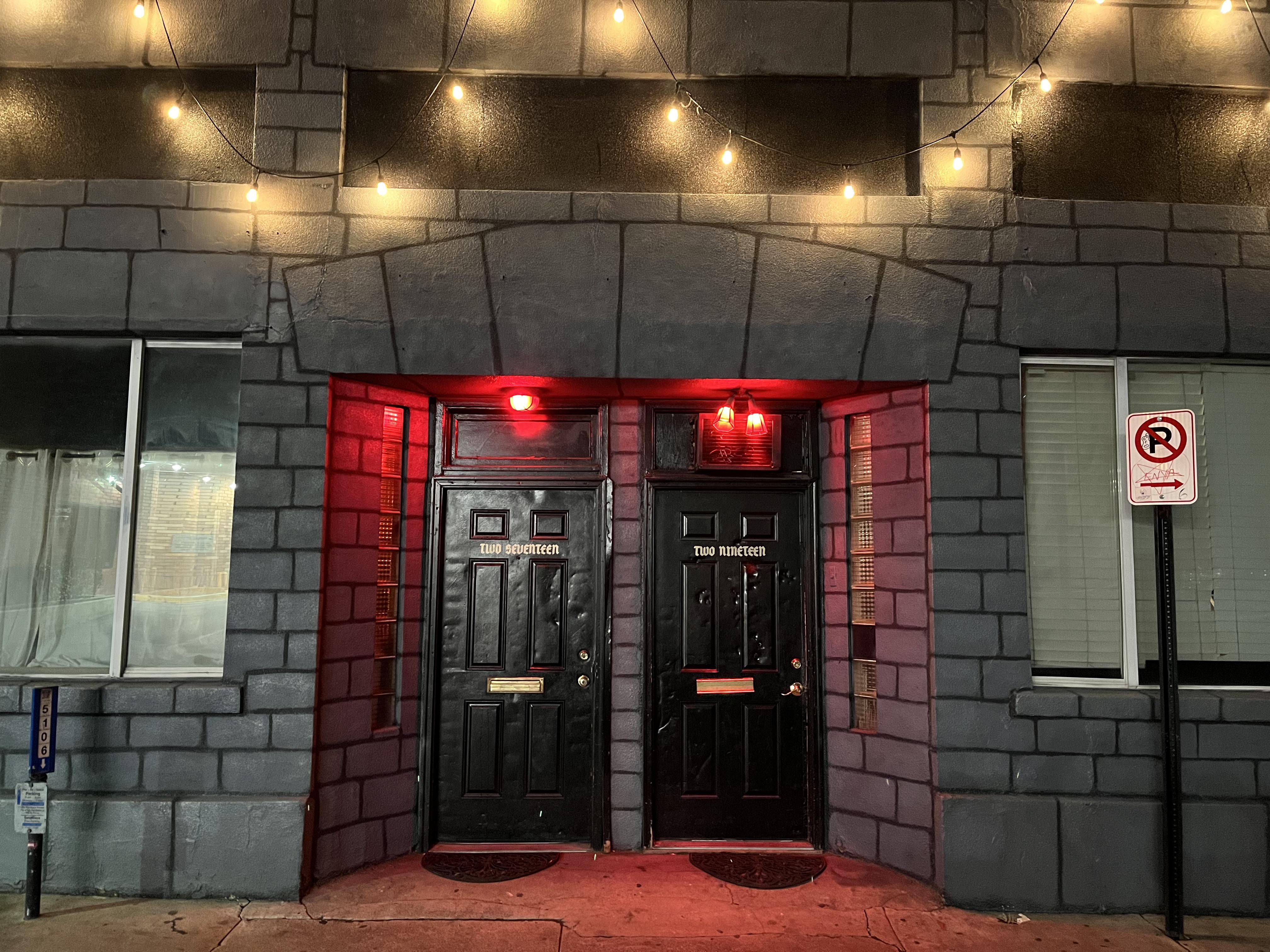 What are these places on Edison Street with the red lights?! r