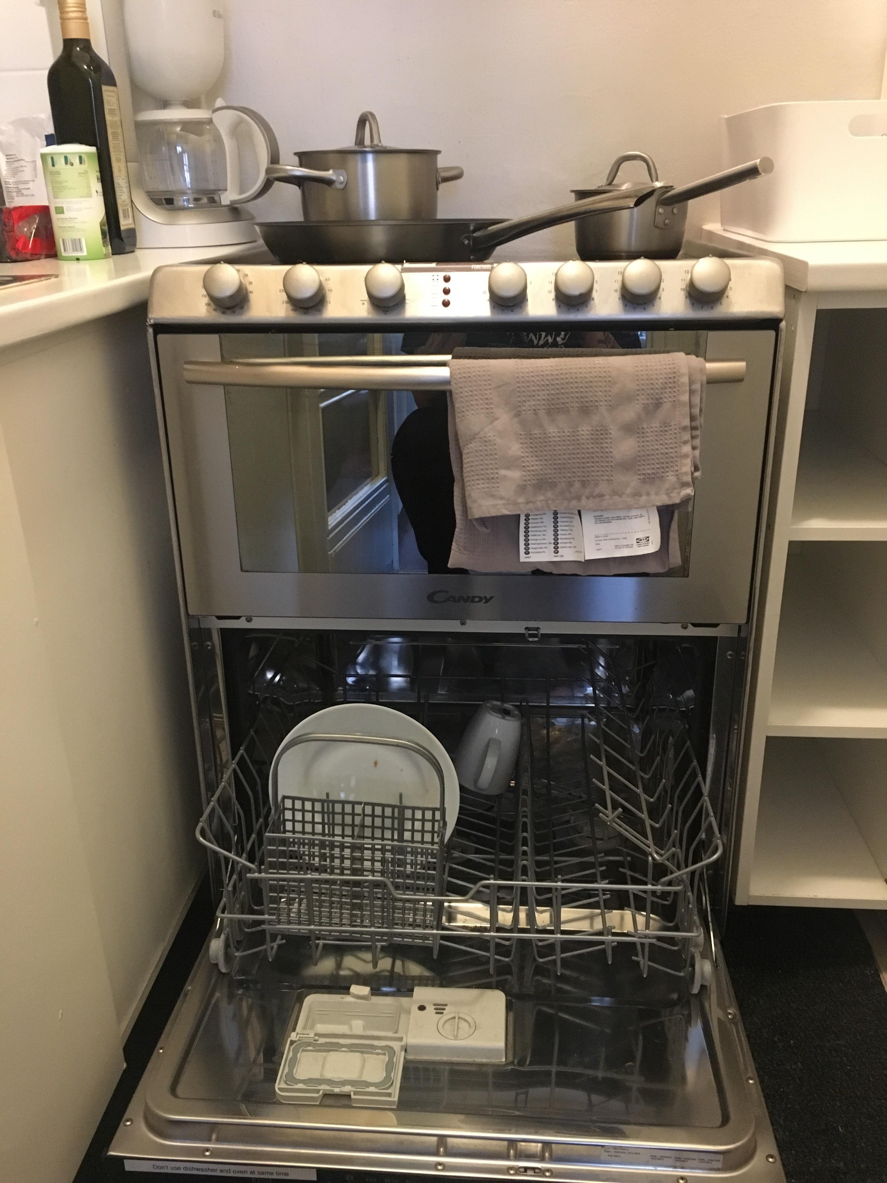 The stove in my Helsinki rental apartment has a dishwasher built into