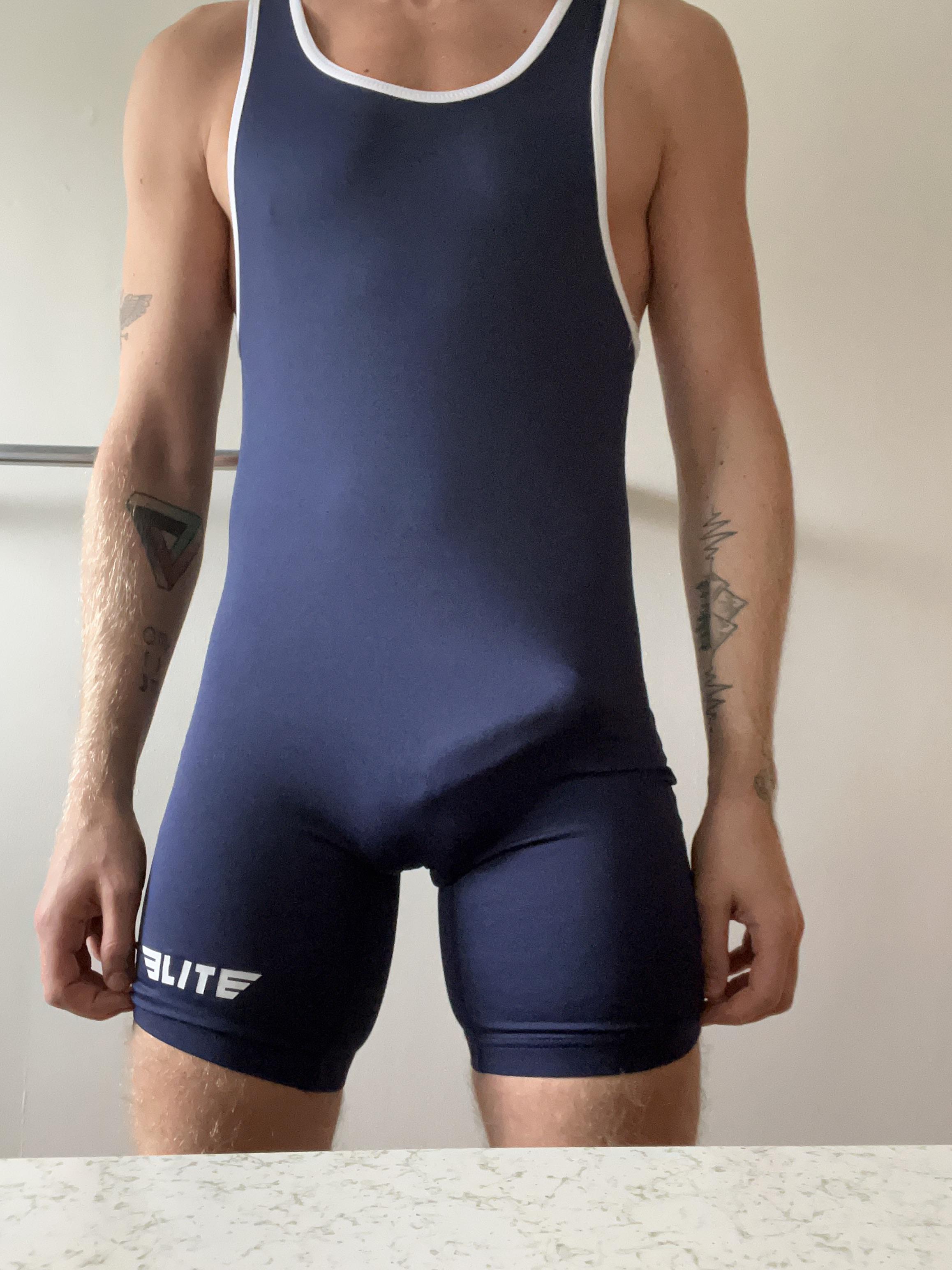 Huge boner bulge in my singlet : Bulges