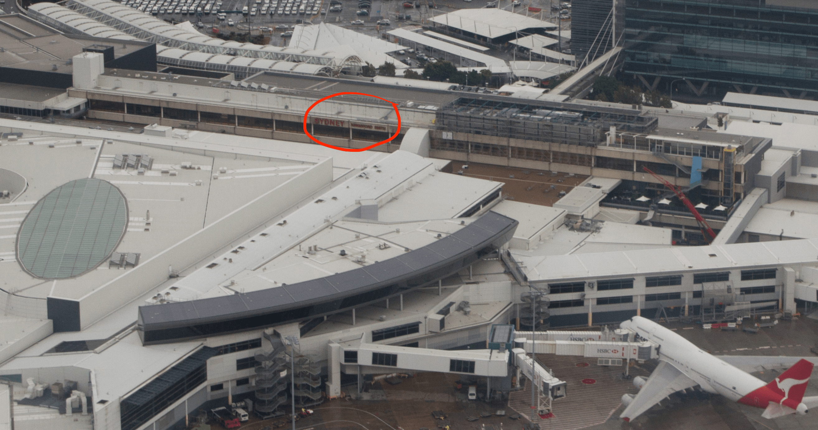 I love how you can still see the old Sydney Kingsford Smith Airport