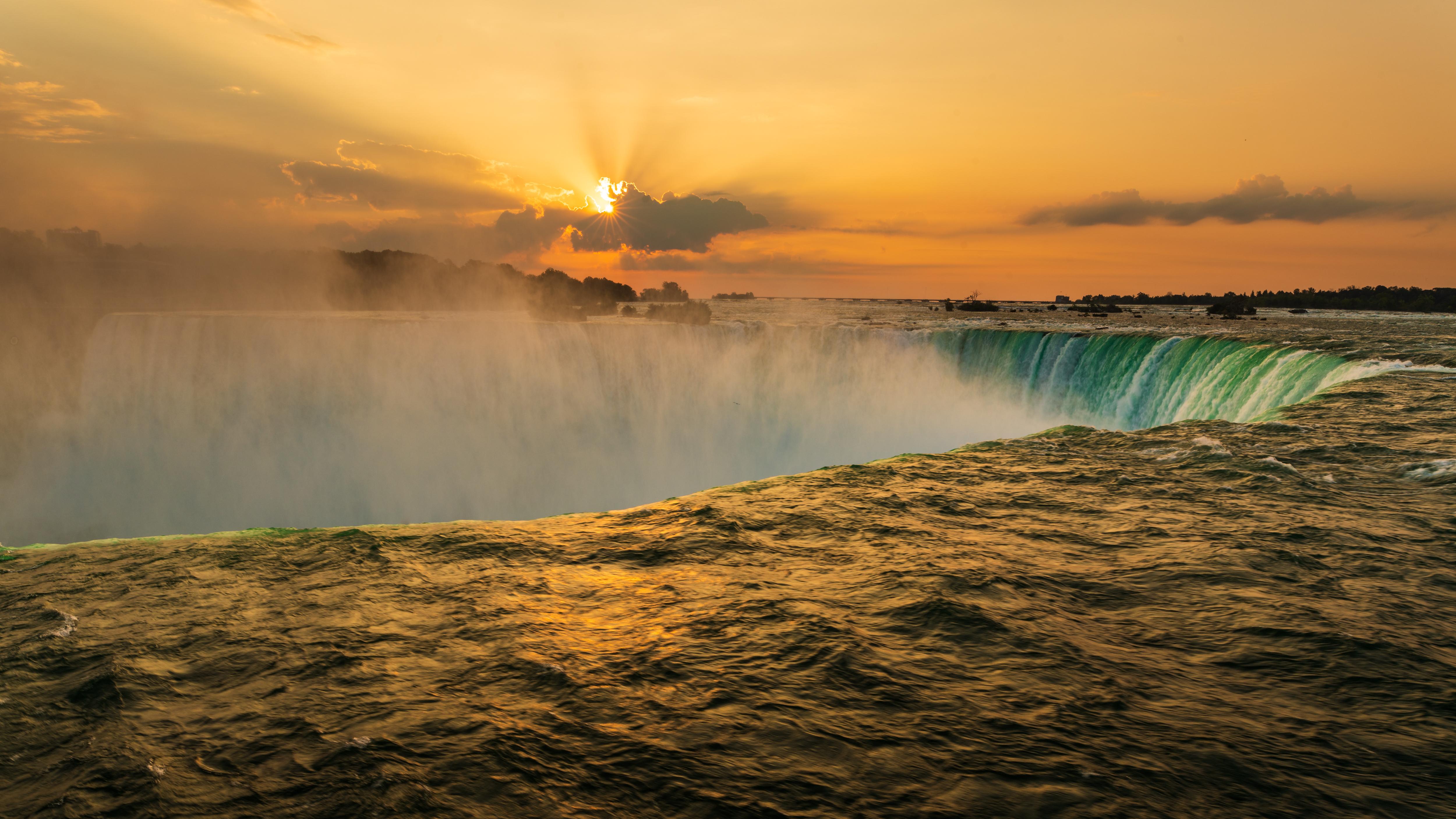 Niagara Falls Sunrise from the Canadian side [5000x2813][OC] r/EarthPorn