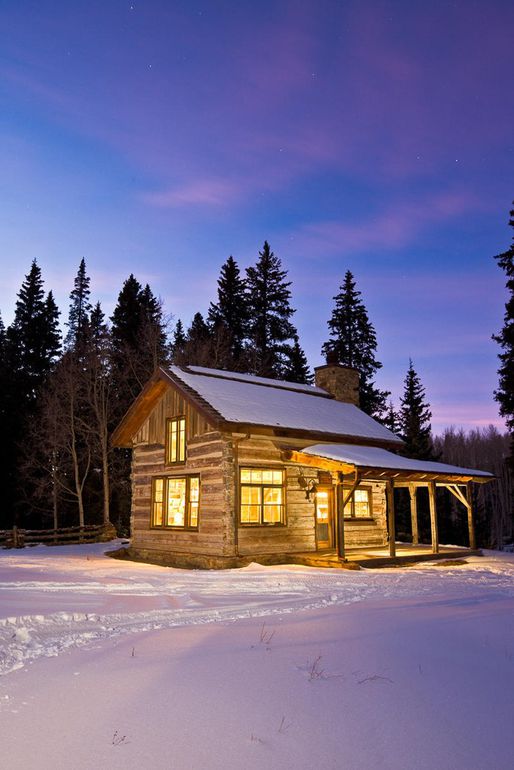 Snowy Cabin in Colorado r/CozyPlaces