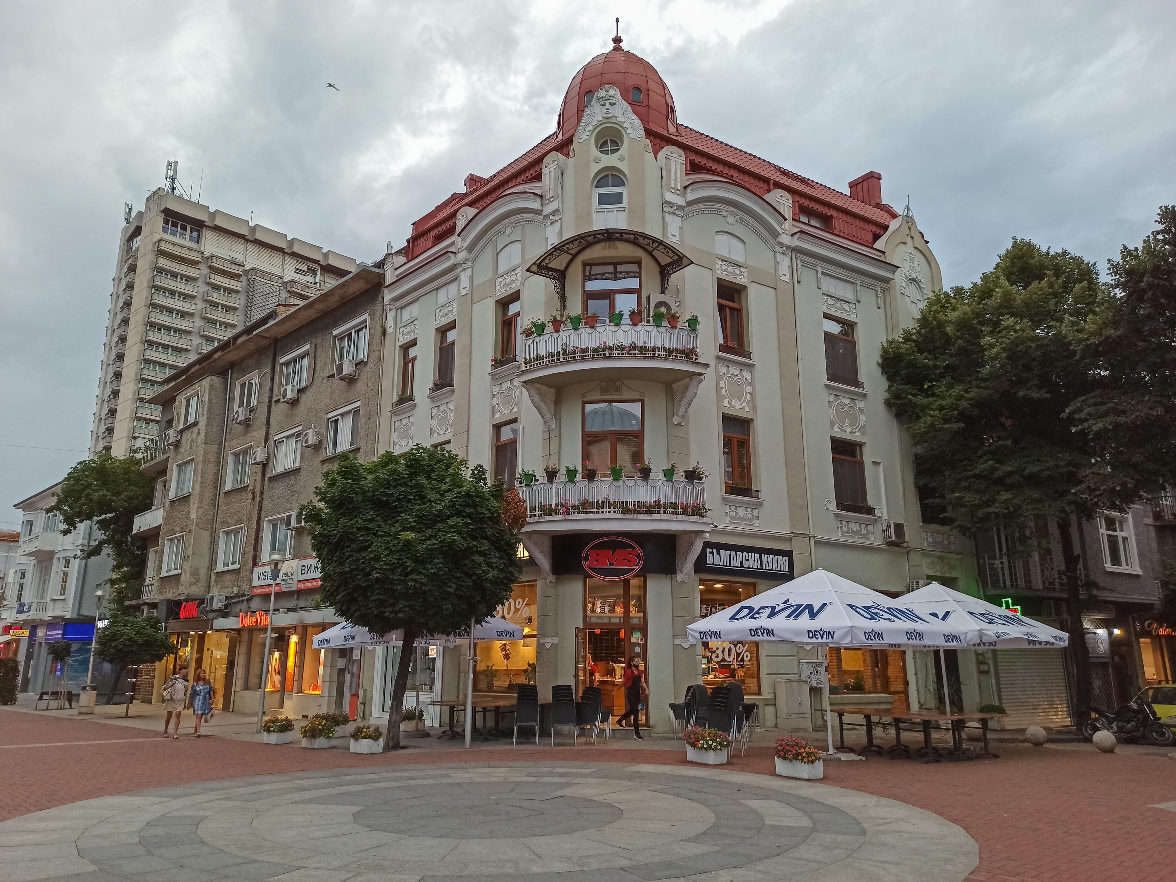 Downtown Varna, Bulgaria r/europe