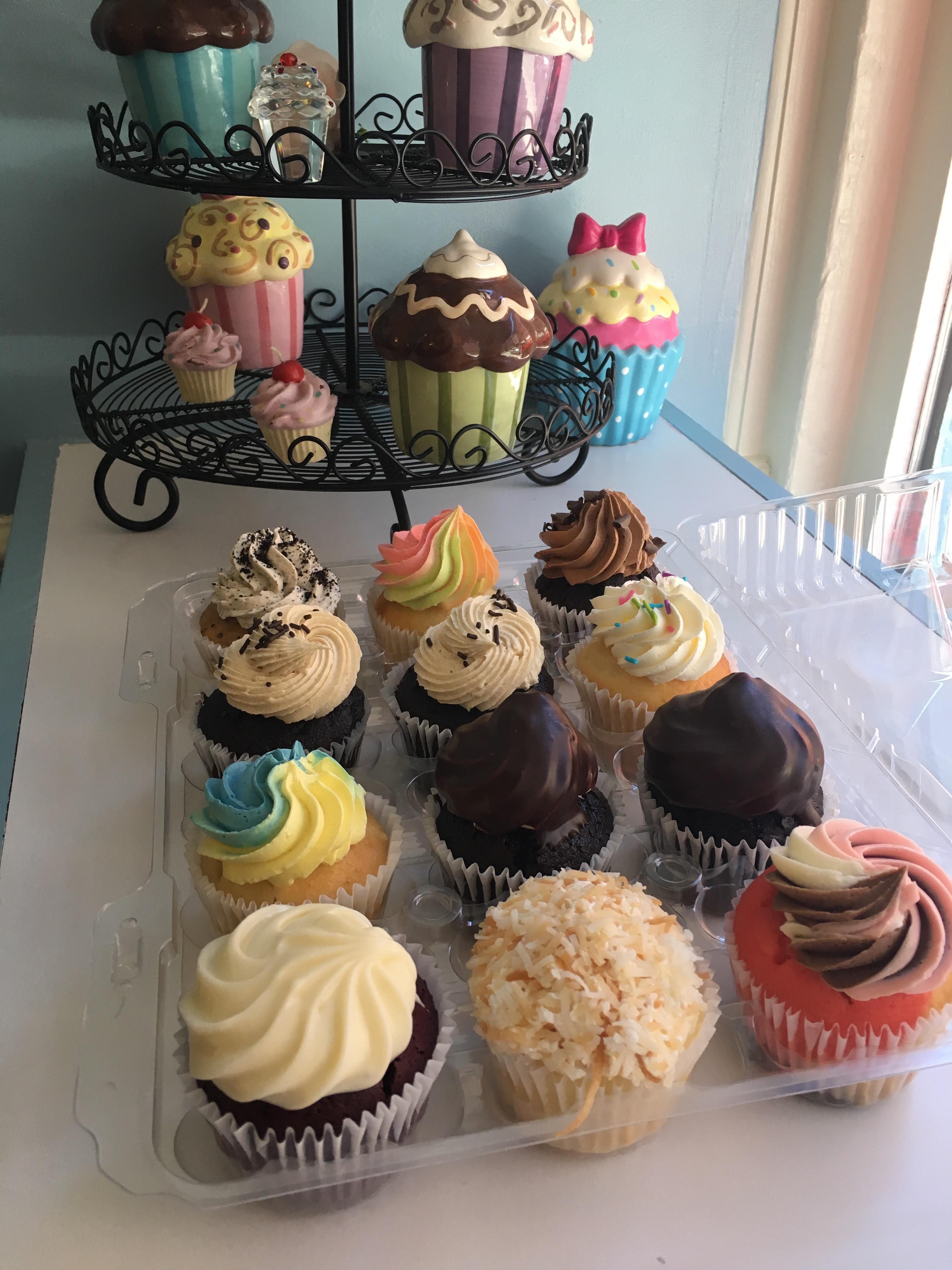 Cupcakes from my local bakery 🧁 r/FoodPorn