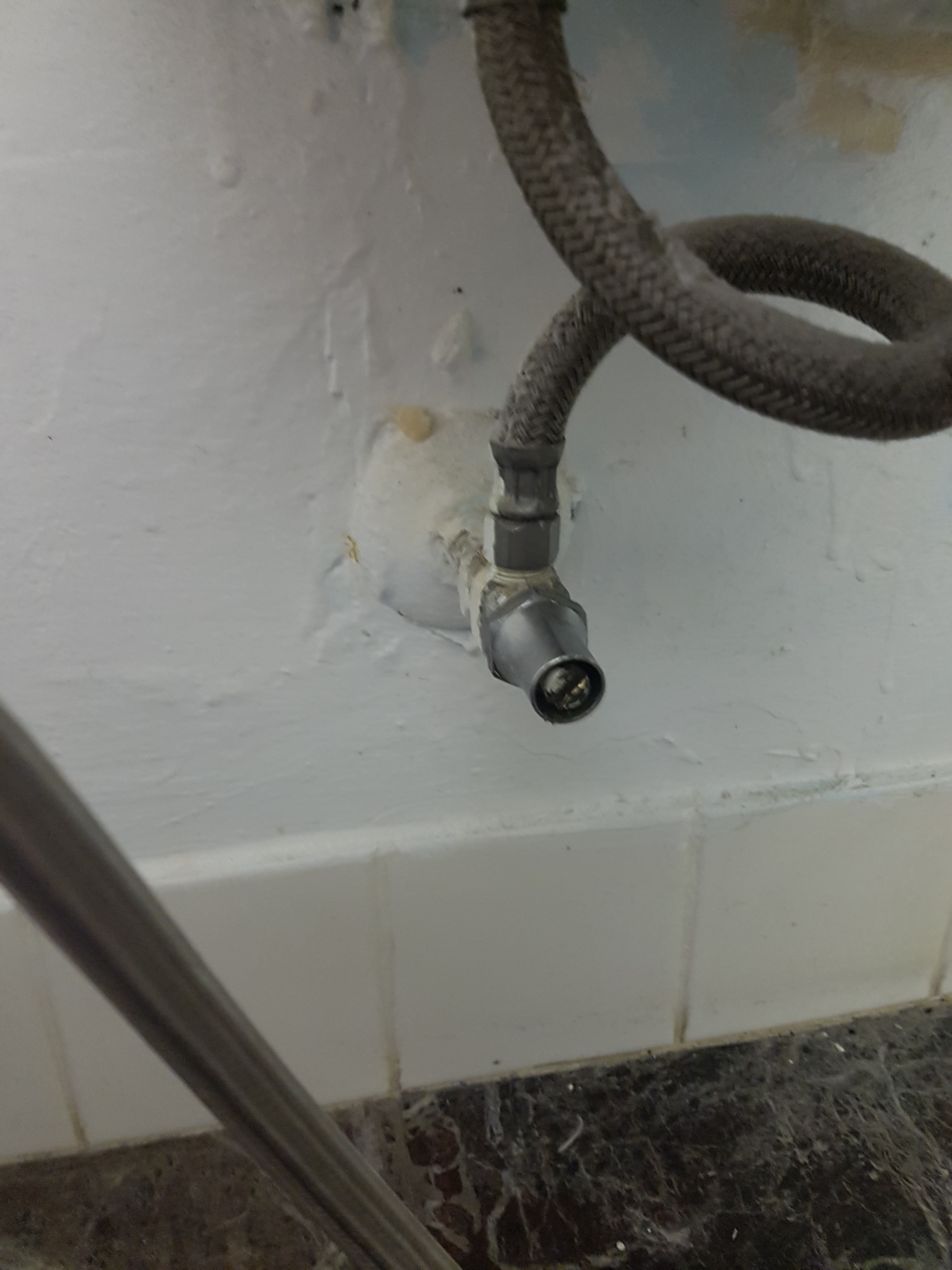 Trying to turn off water supply for toilet so I can install bidet can