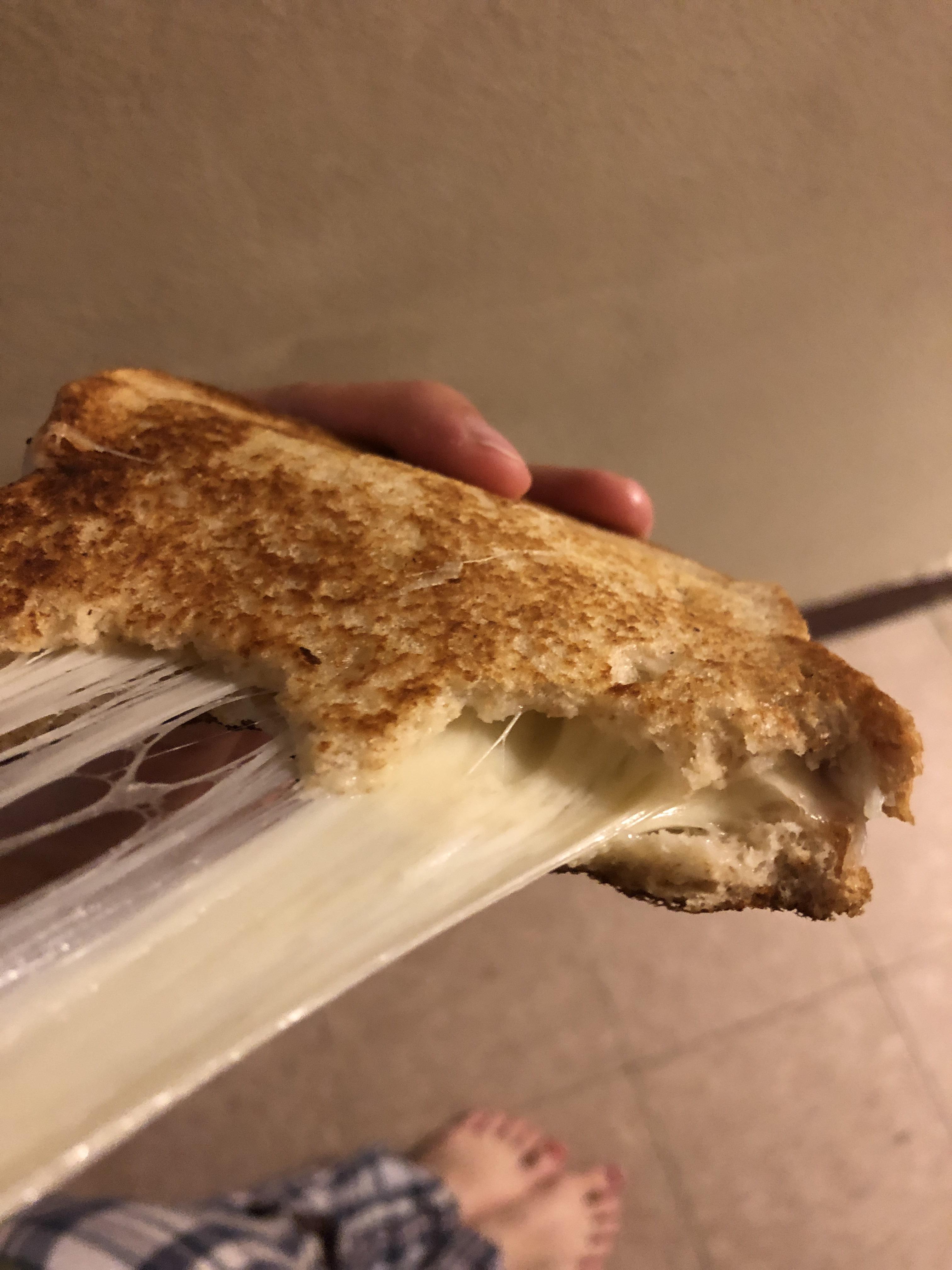 8/10 mozzarella grilled cheese r/grilledcheese