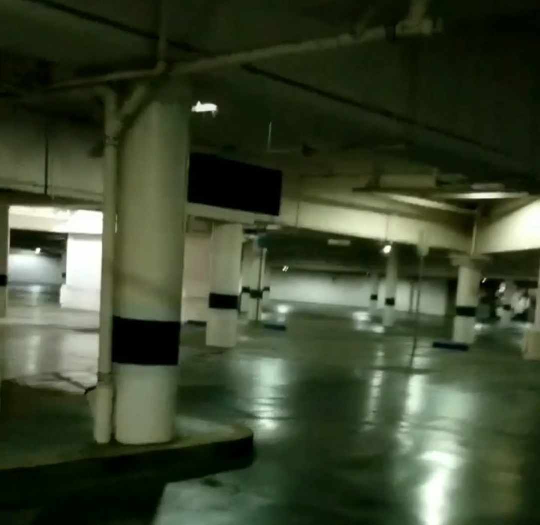 Is this parking garage endless? r/backrooms