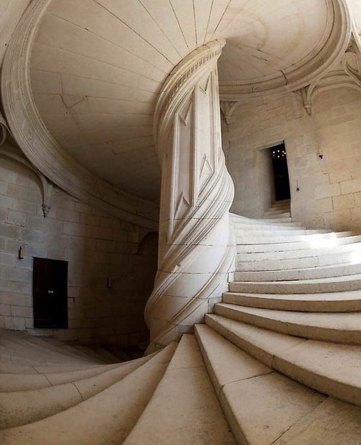 Staircase designed by Leonardo Da Vinci inside the Château de Chambord Built in 1516 r