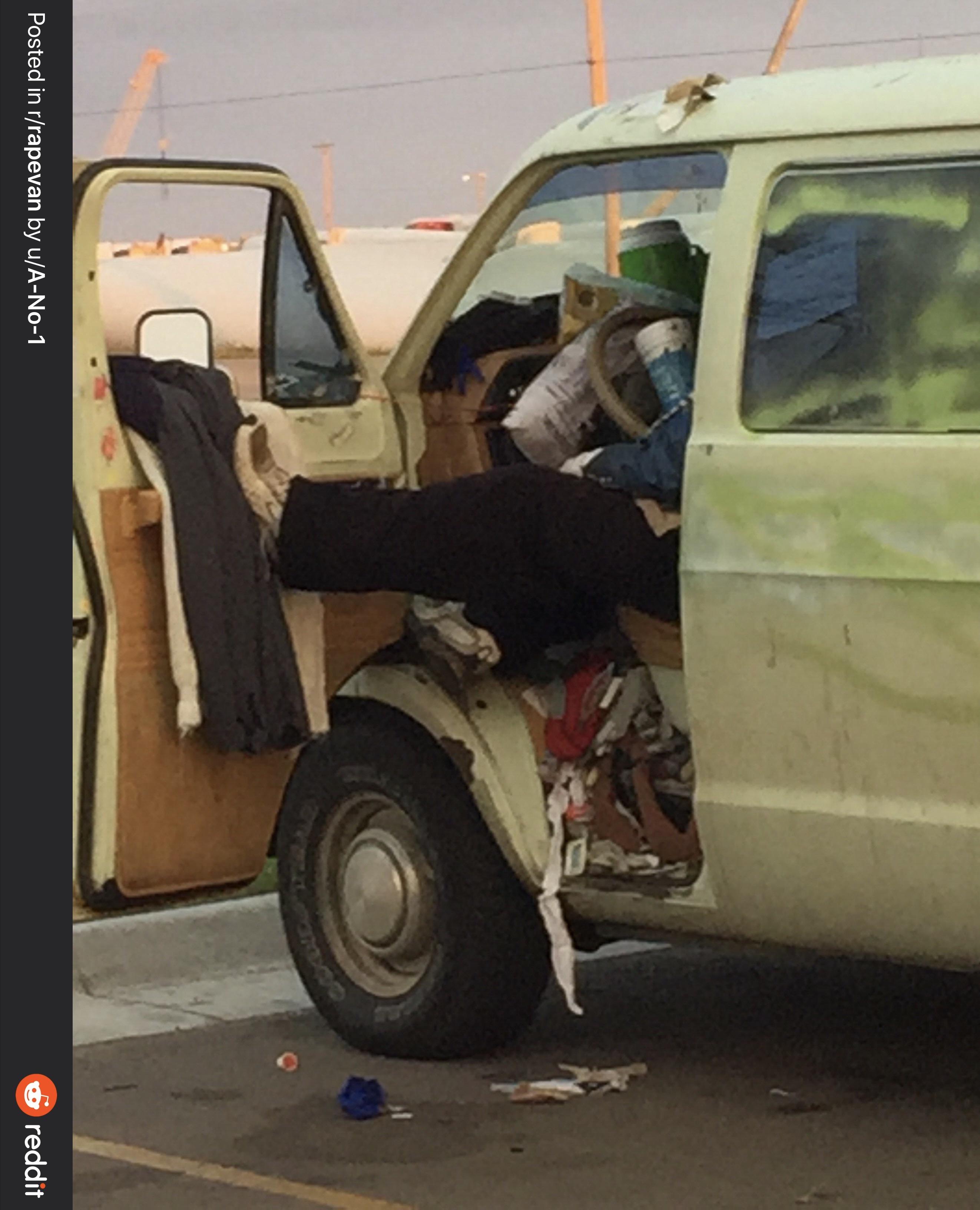 Livin’ large in the Love’s parking lot. Garden City Kansas r/carbage