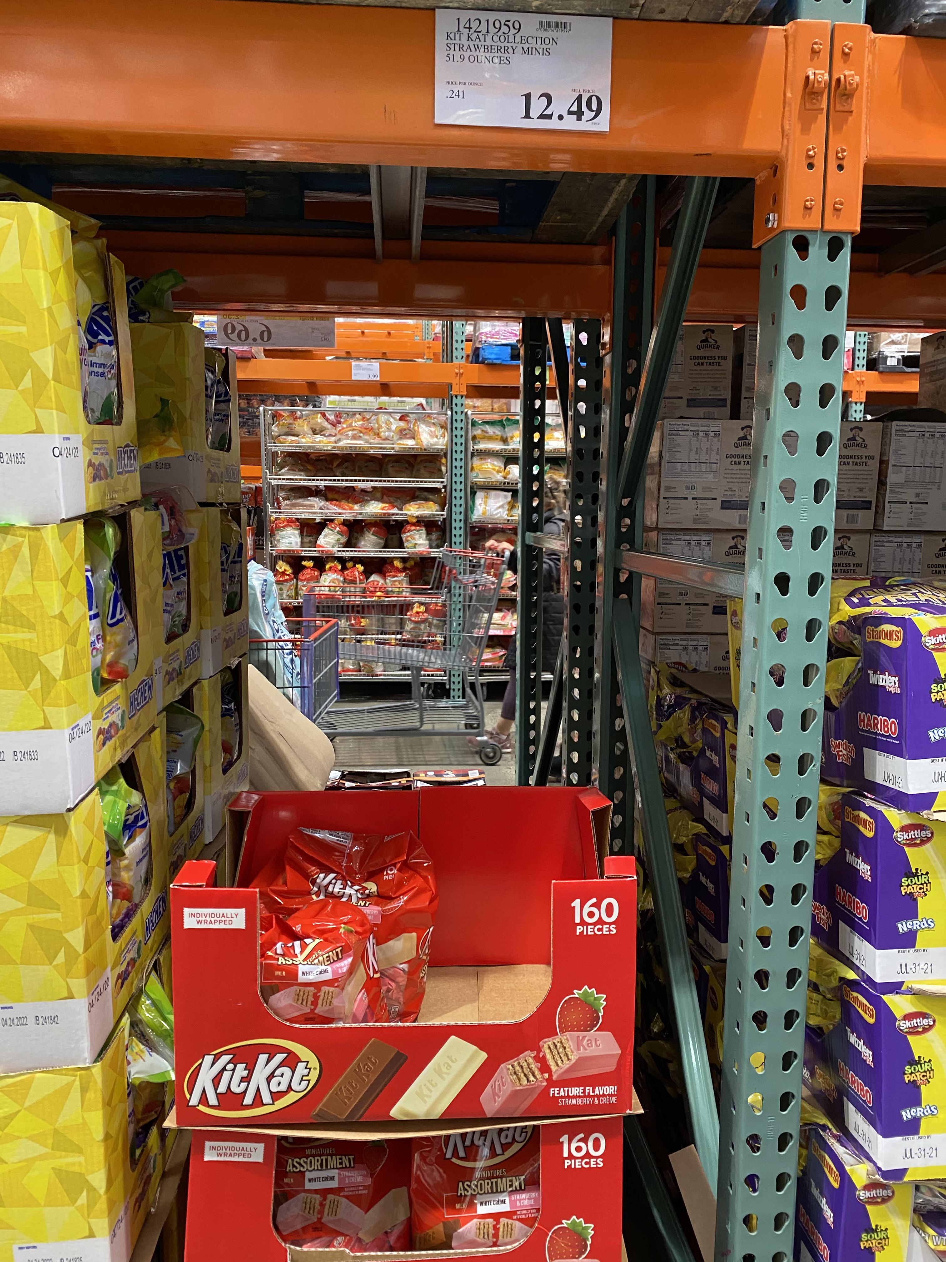 New item spotted at San Jose, CA. Strawberry & Creme Kit Kat! r/Costco