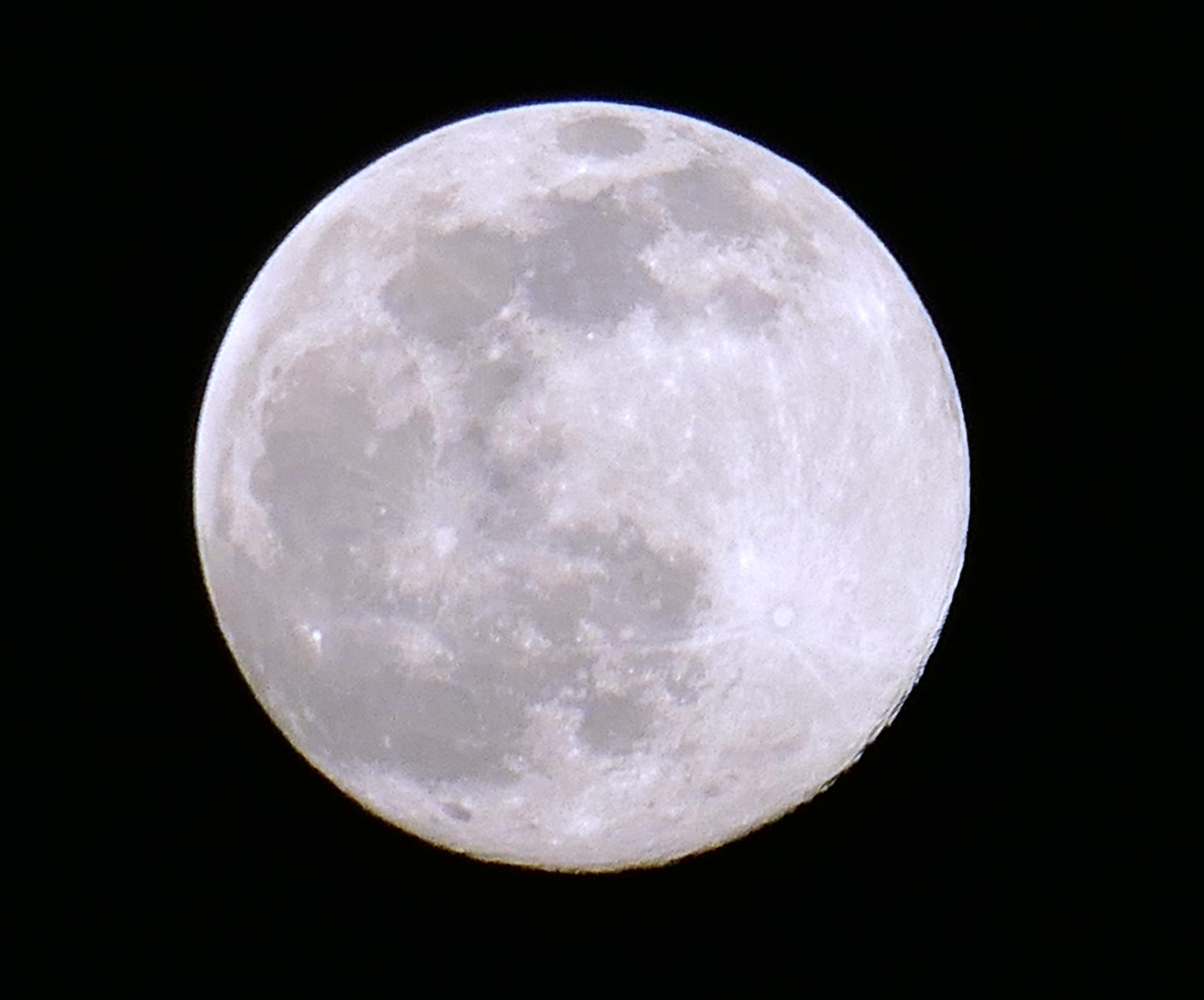 Tonight's Moon From Nr London, UK moon