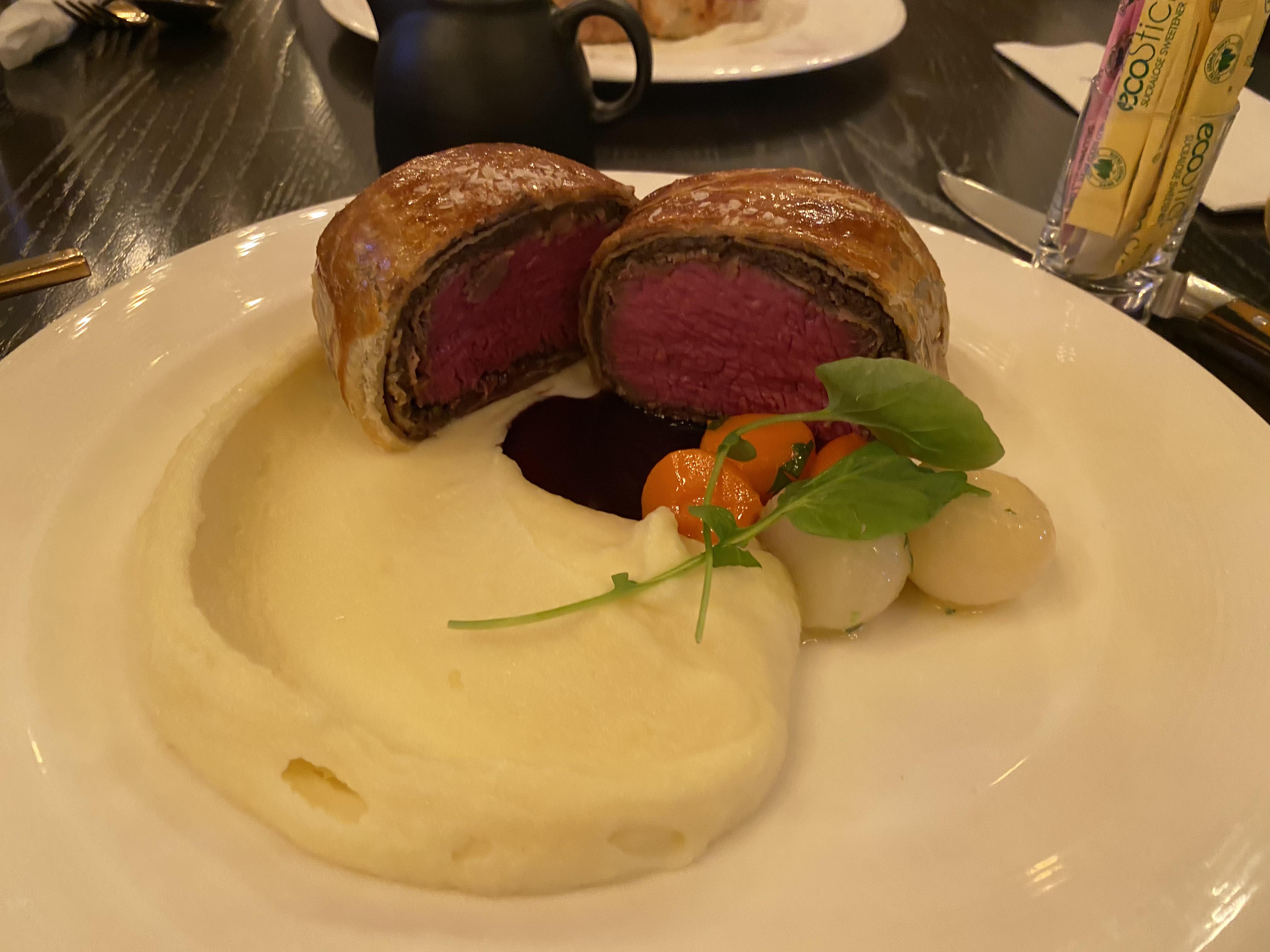 Beef Wellington with mashed potatoes carrots and radish. r/FoodPorn