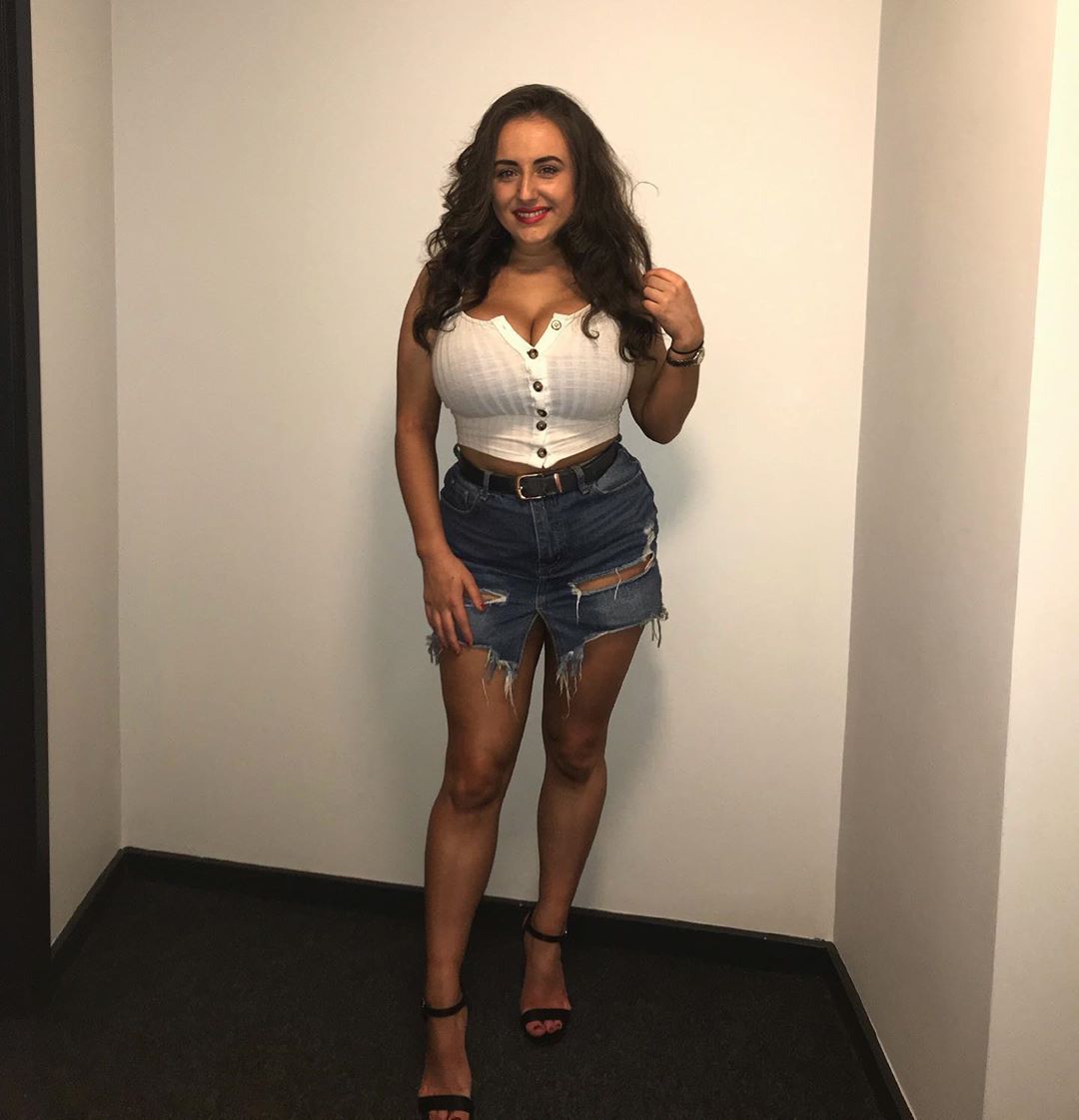 Definition of busty! r/2busty2hide