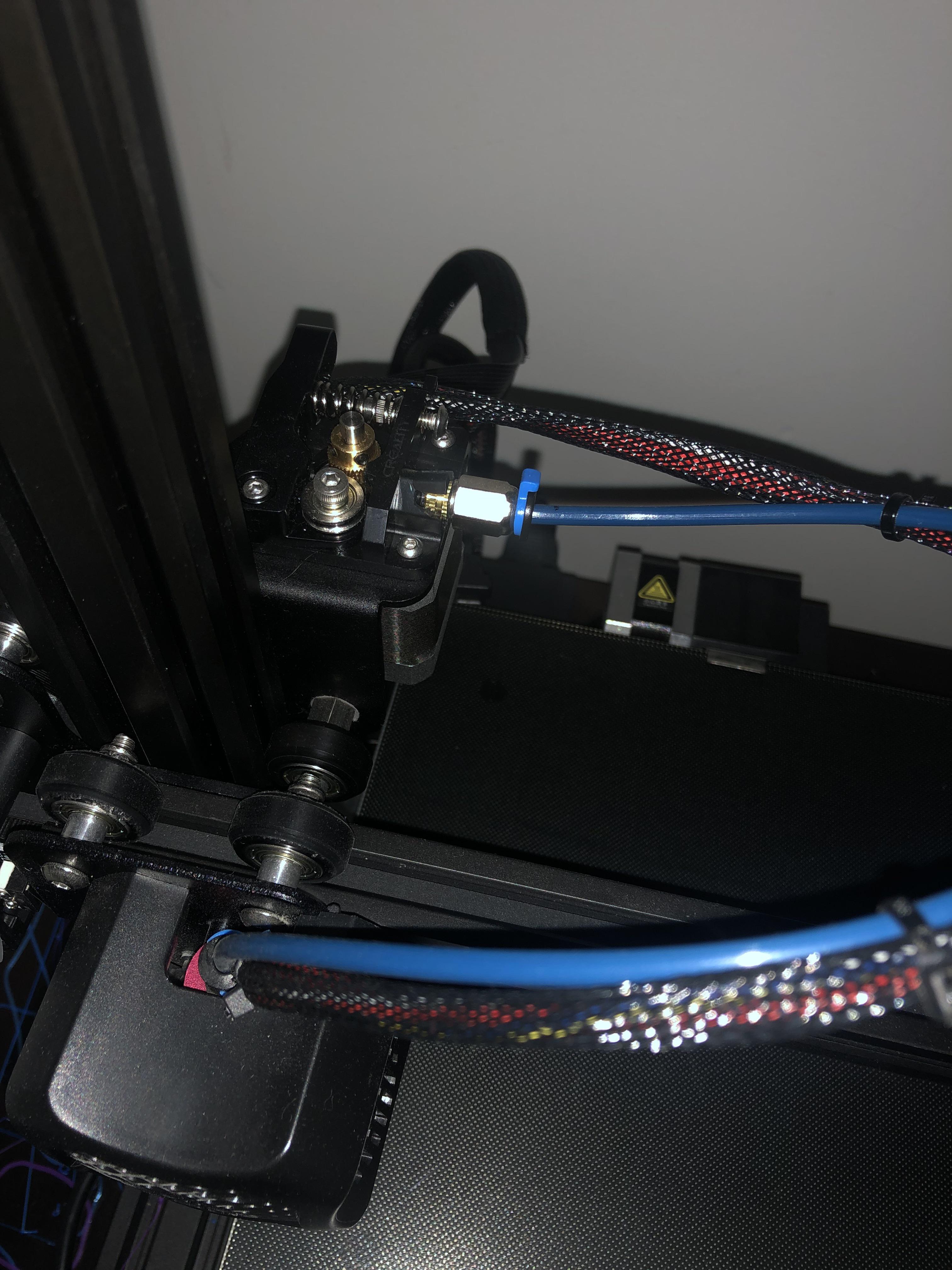 The plastic that my Bowden tube coupling screws into broke while