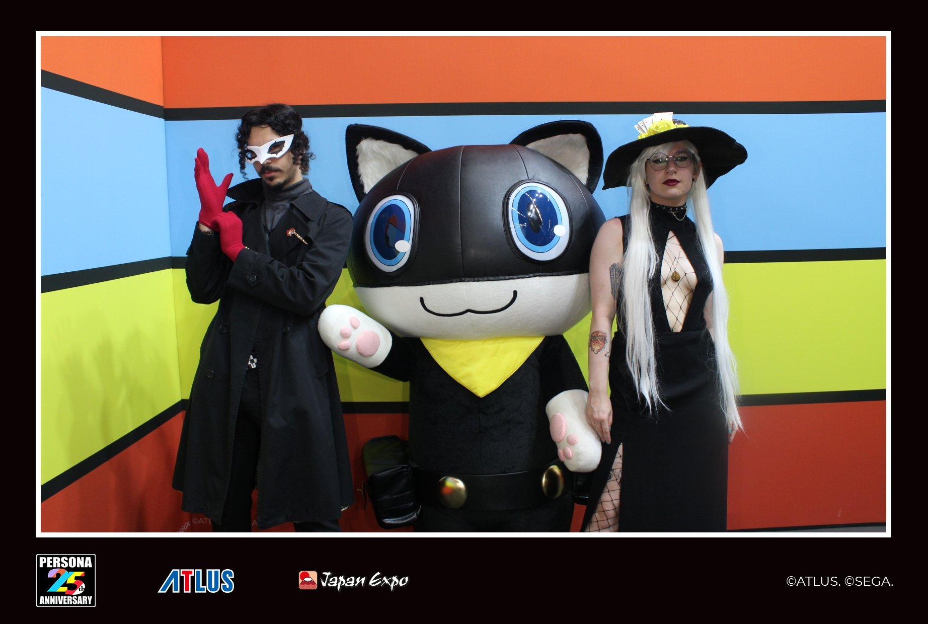 Sae and Joker cosplay with at the Atlus stand at Japan Expo