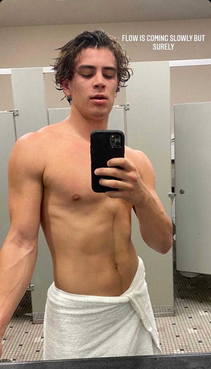 Hayes Grier : ShirtlessCelebMen