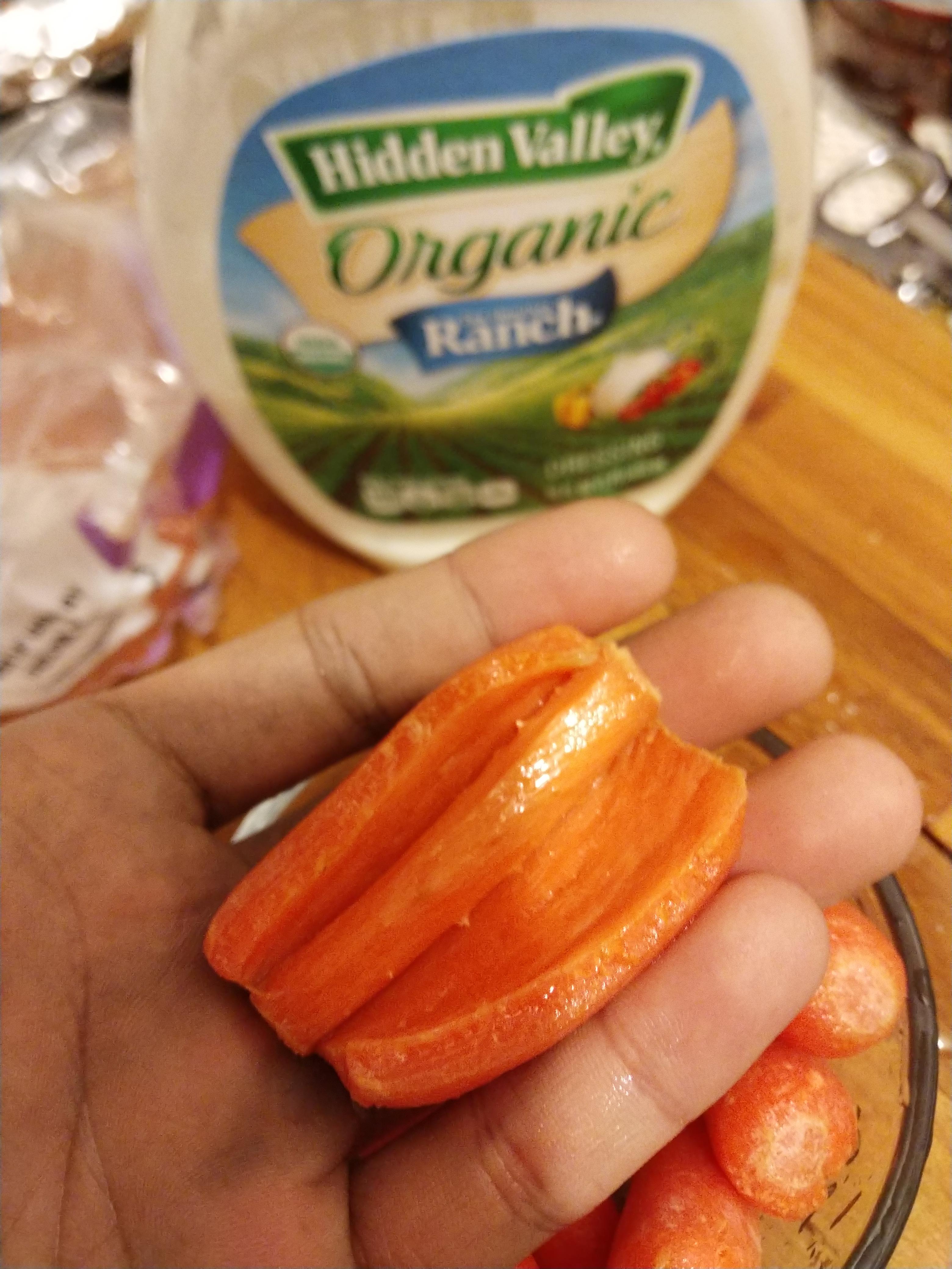 A weird baby carrot. r/mildlyinteresting