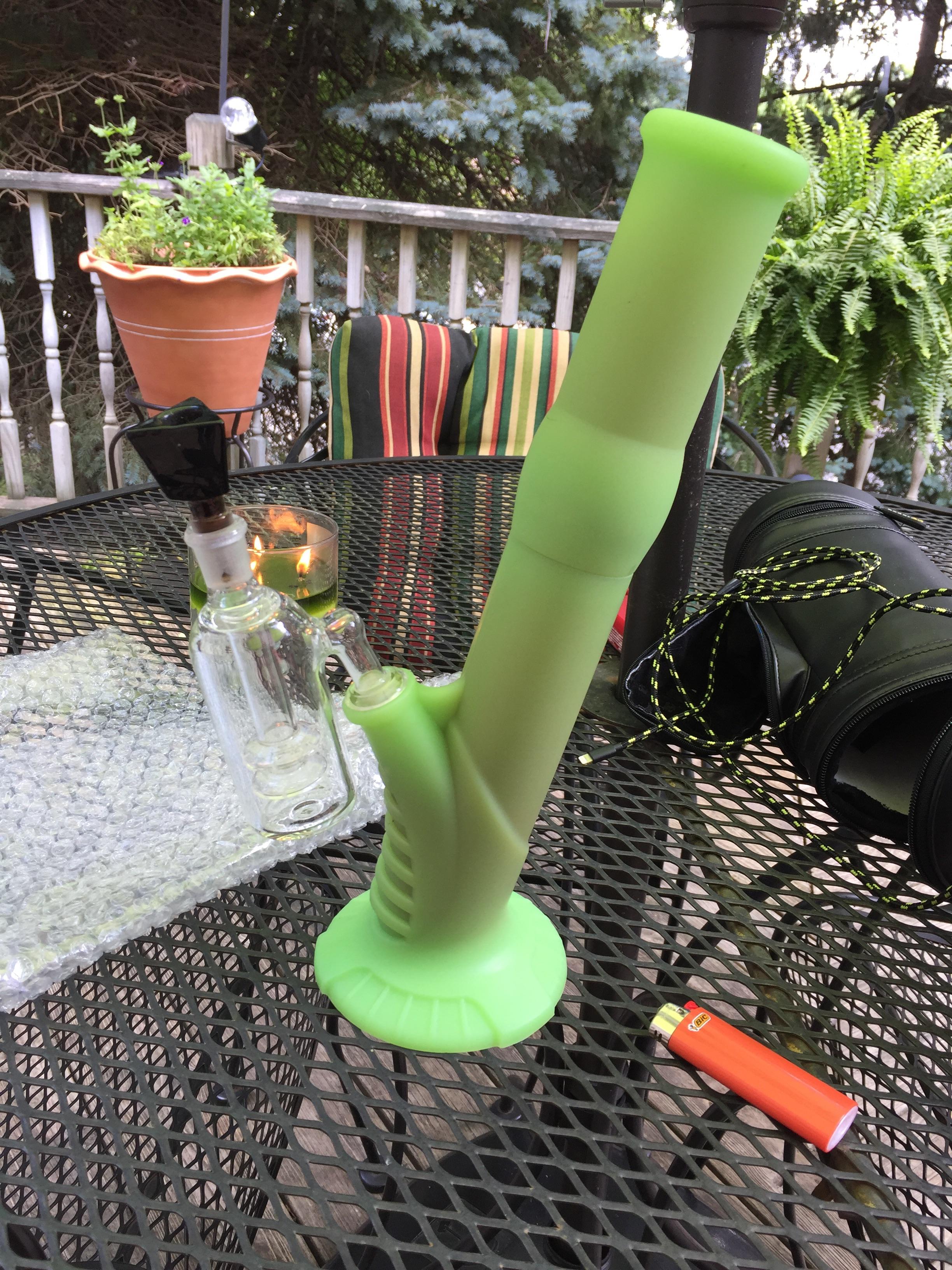 Snagged a new attachment for the silicone bong. Makes the hit so