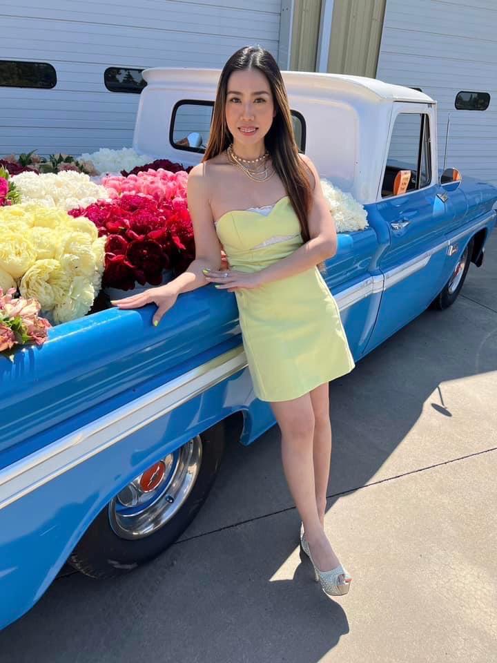 Pretty like the flowers in bloom r/classygirls