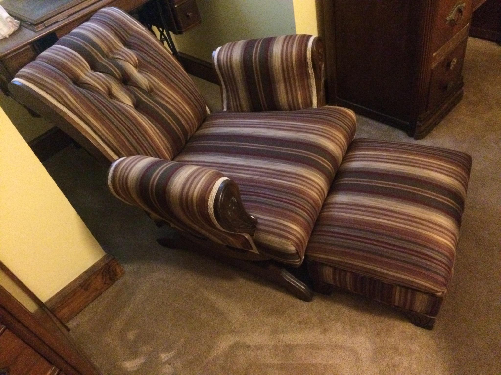 Help me determine what kind of chair this is? They are no markings. I