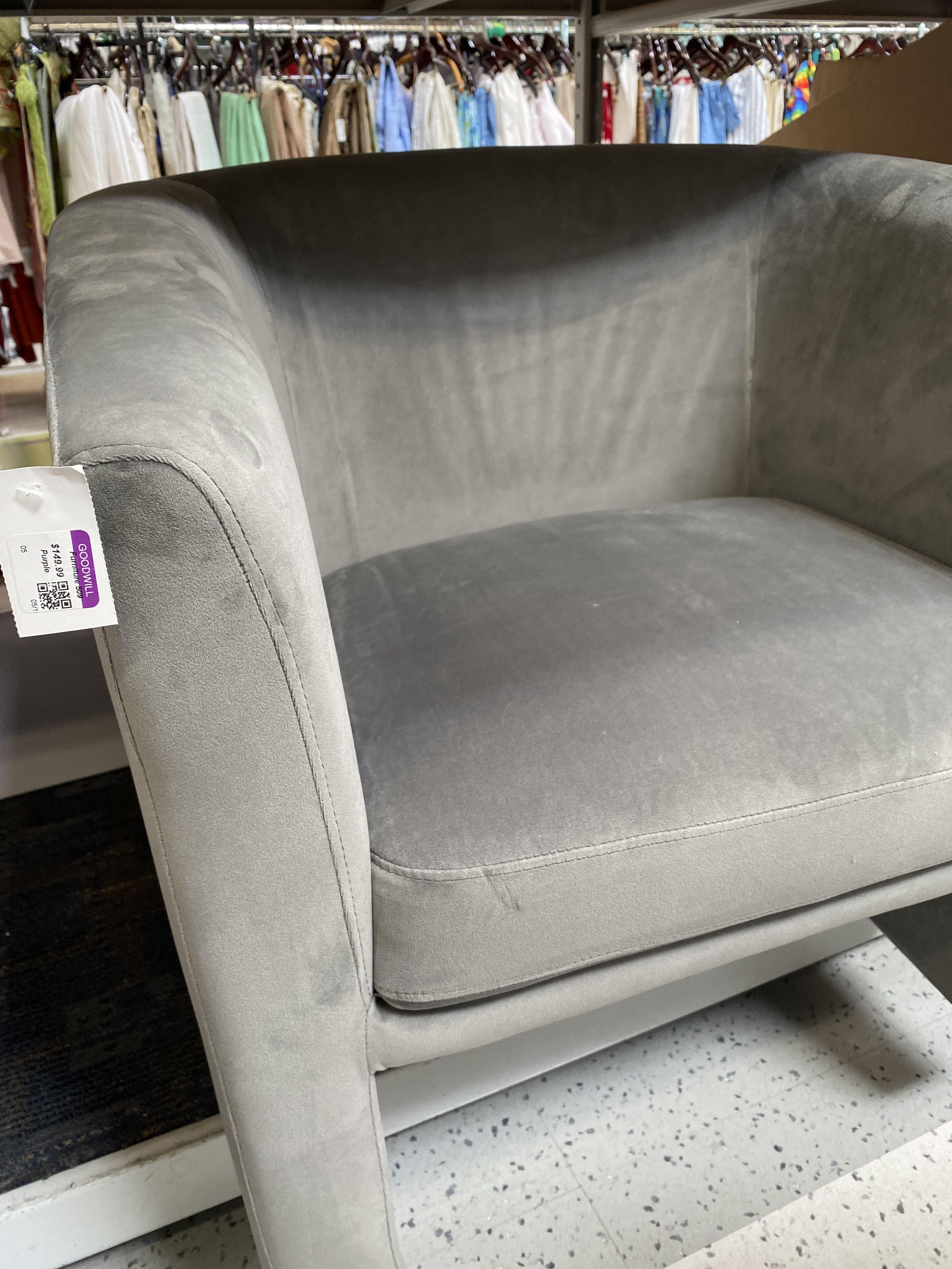 Goodwill back at it again with these crazy prices. Every time I go i