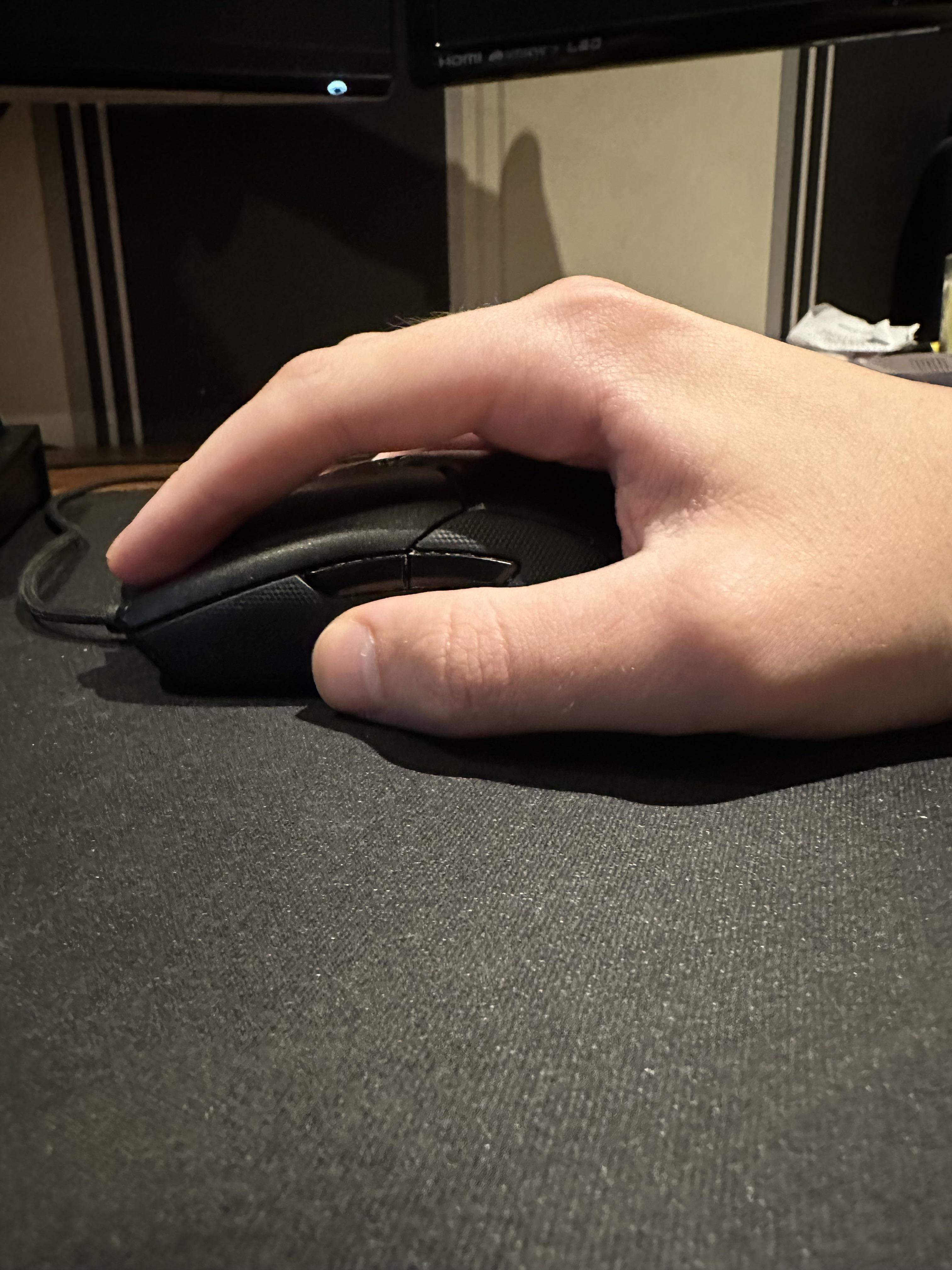 Mouse for 18x10 hand + relaxed claw grip? r/MouseReview