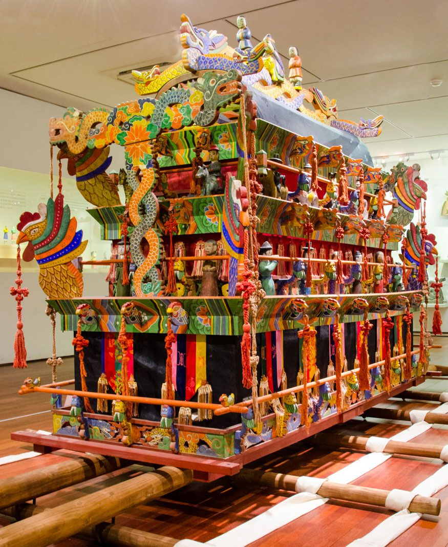 Traditional funeral bier of Korea (sometimes called "flower bier" for