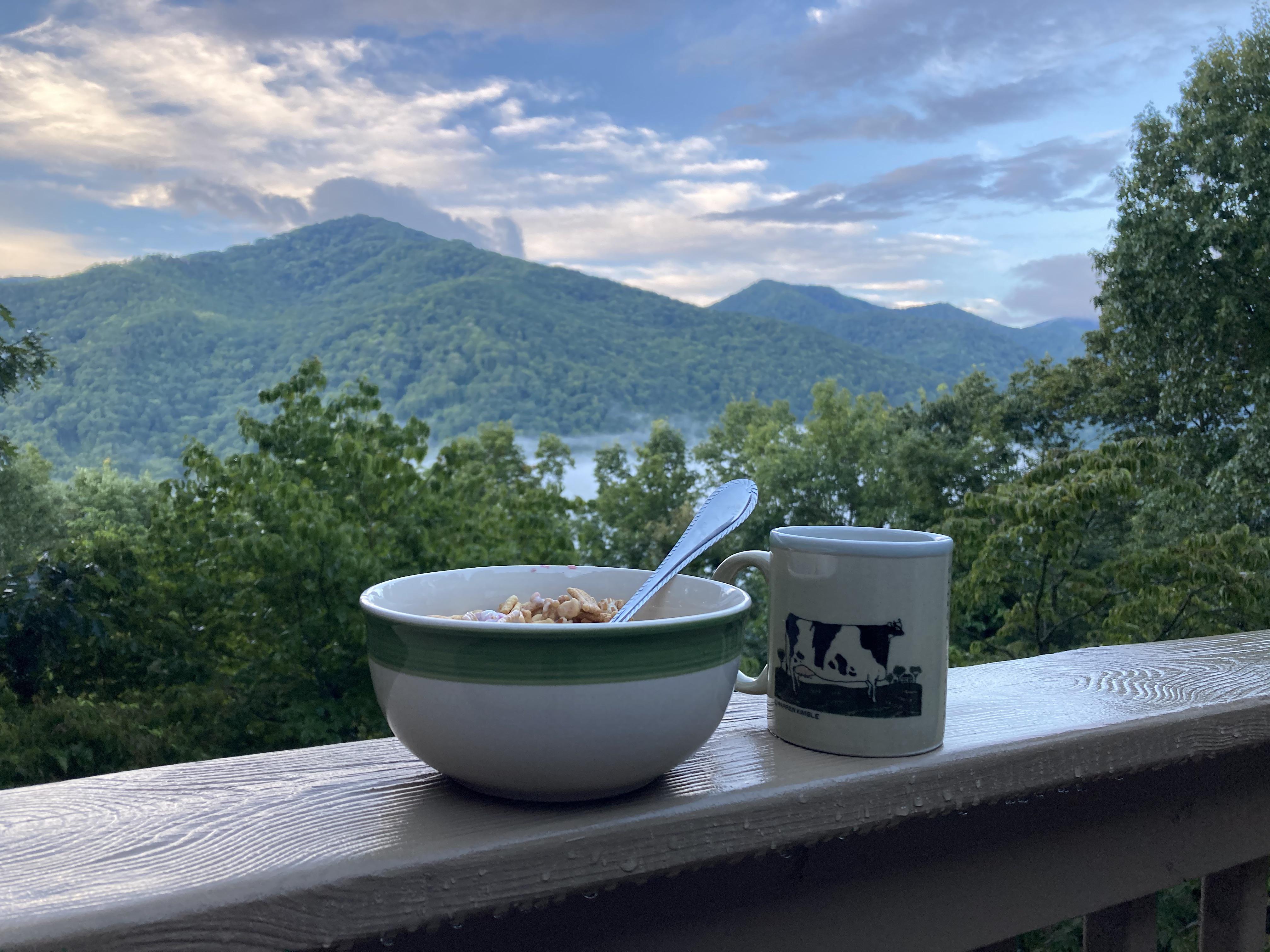 Breakfast with a view in the Smoky Mountains r/Outdoors