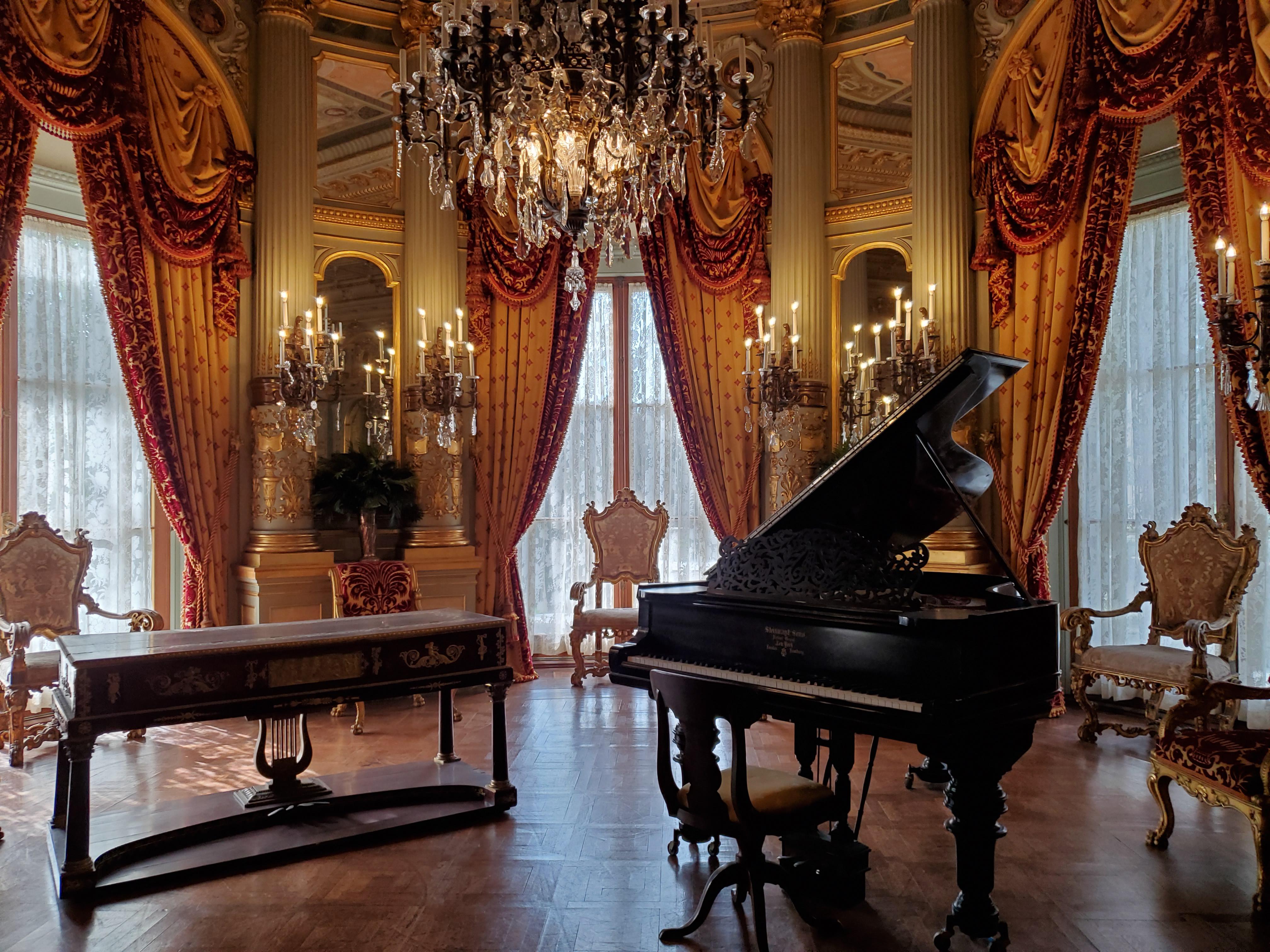 S10+ picture of the music room at the Breakers 2 mansion located at