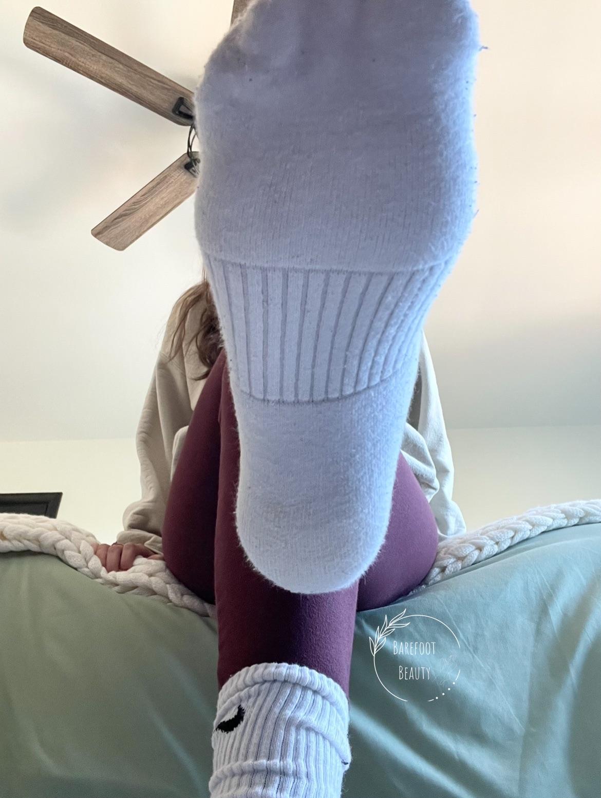 would you worship my socks? : socksoverleggings