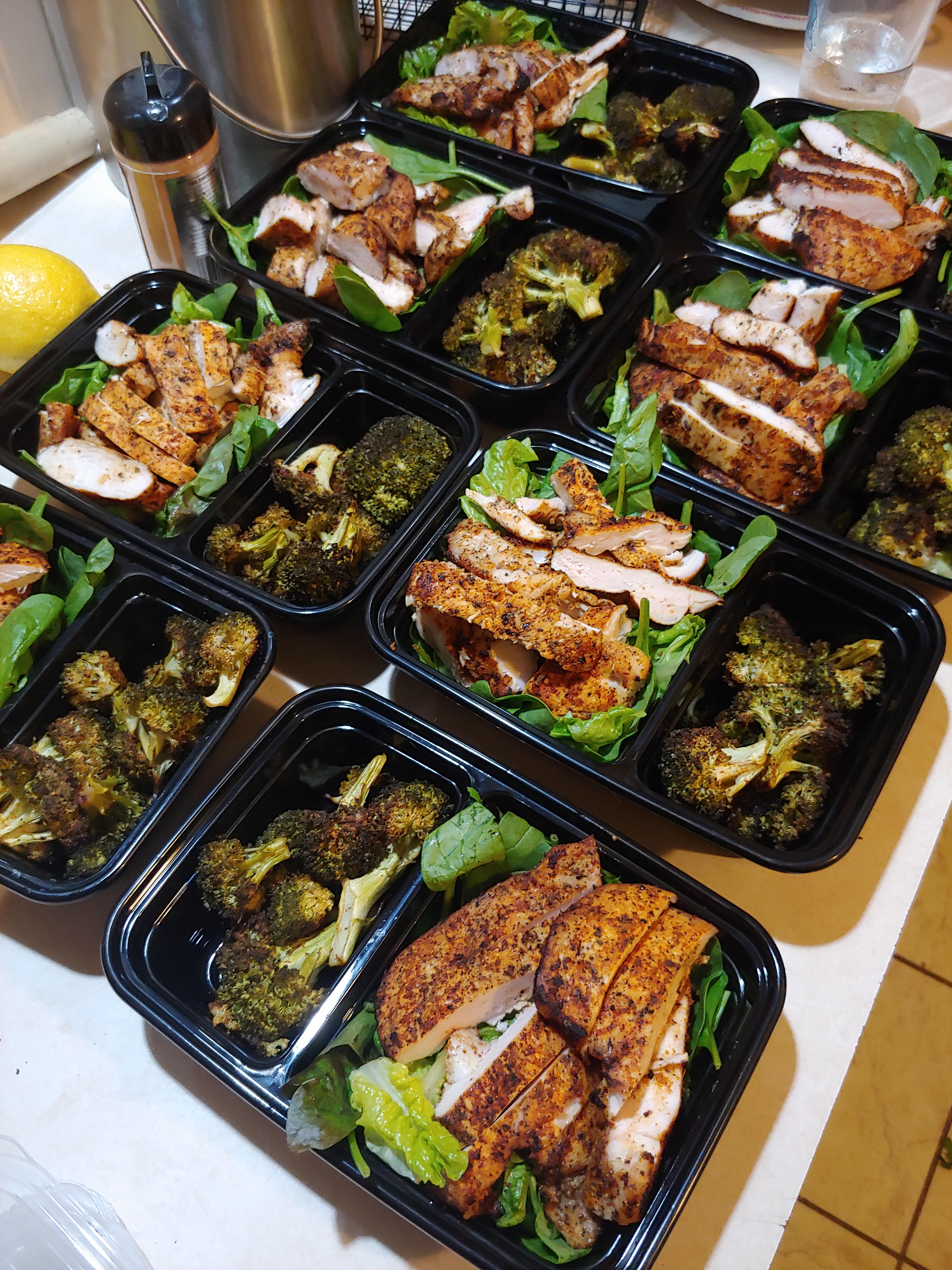 Easy healthy and delicious. Meal preppers what are your favorite salad