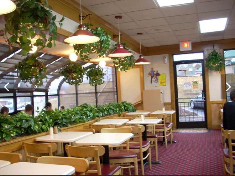 I miss the inside of Wendy’s 90s
