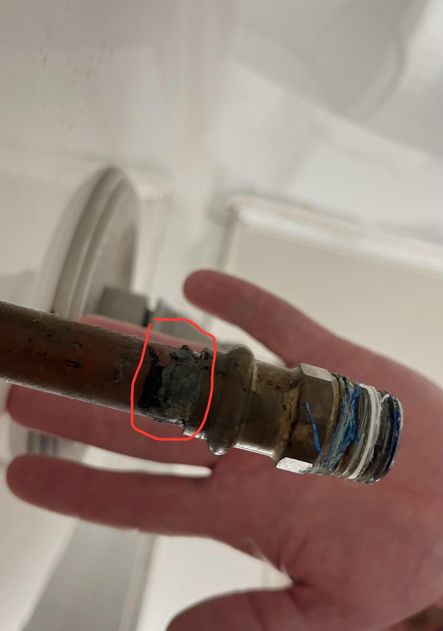 Tub spout pipe leaking r/Plumbing