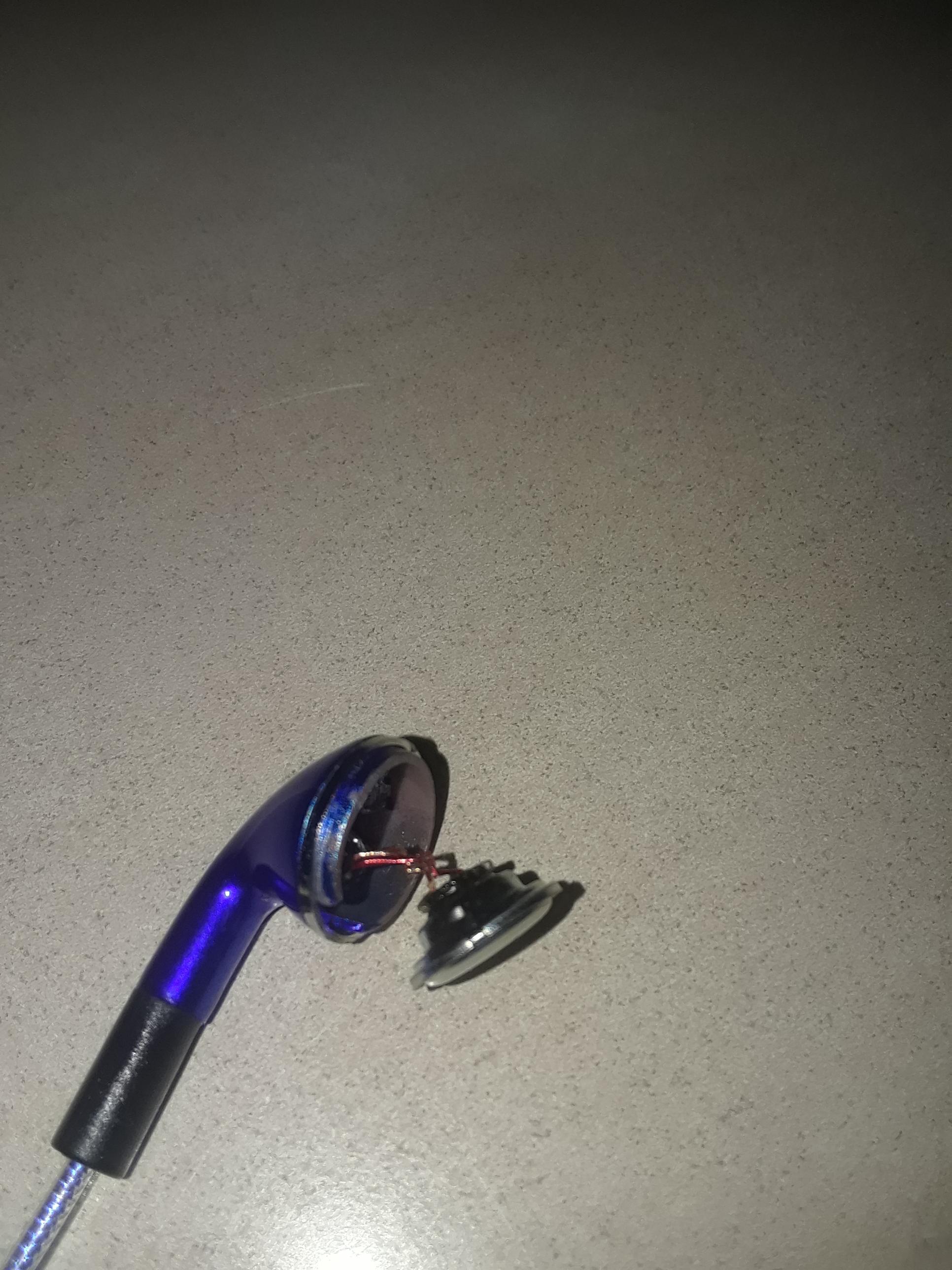 My headphones broke r/sad