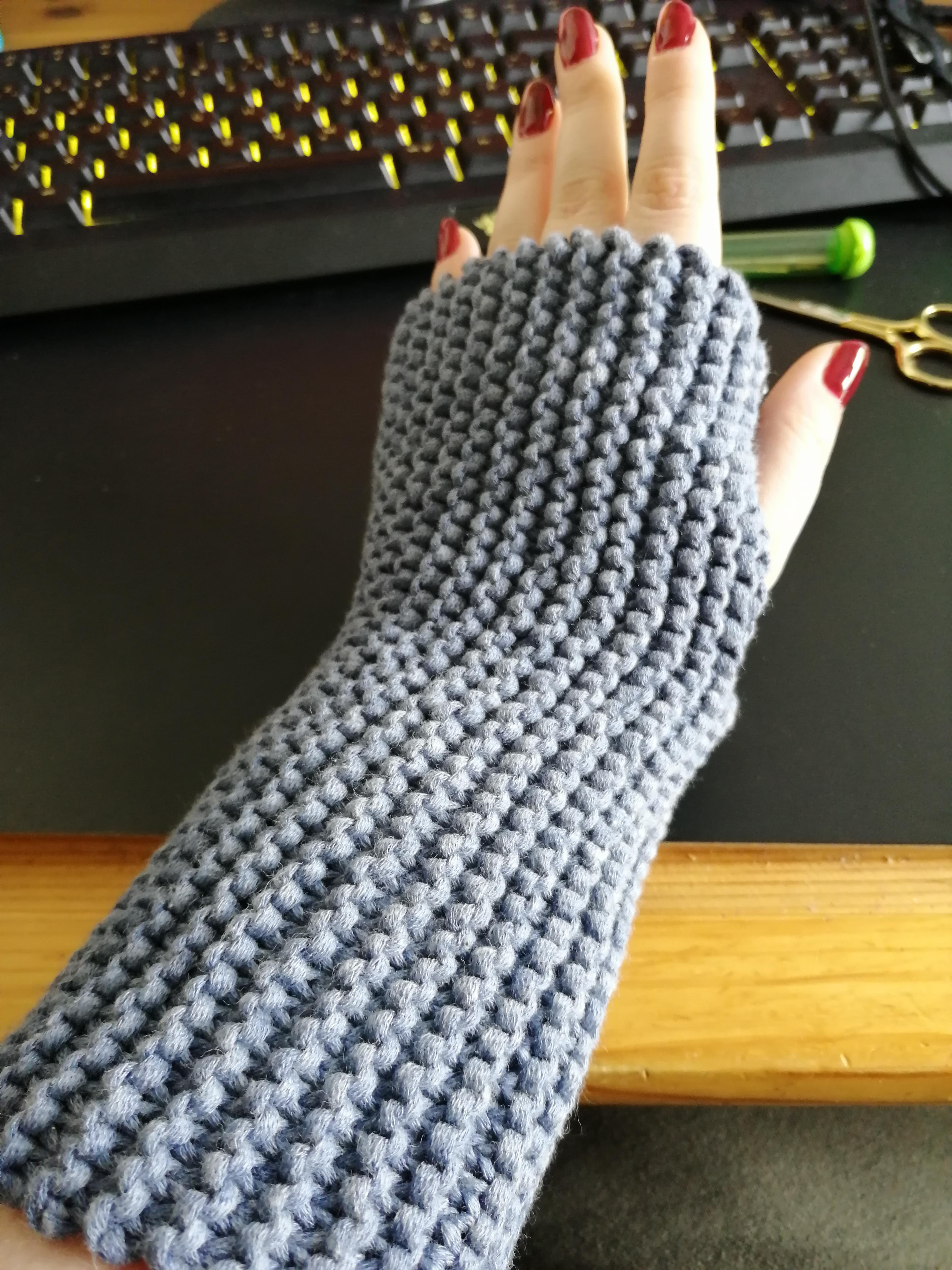 A pair of fingerless gloves. My evening TV watching Project, therefore