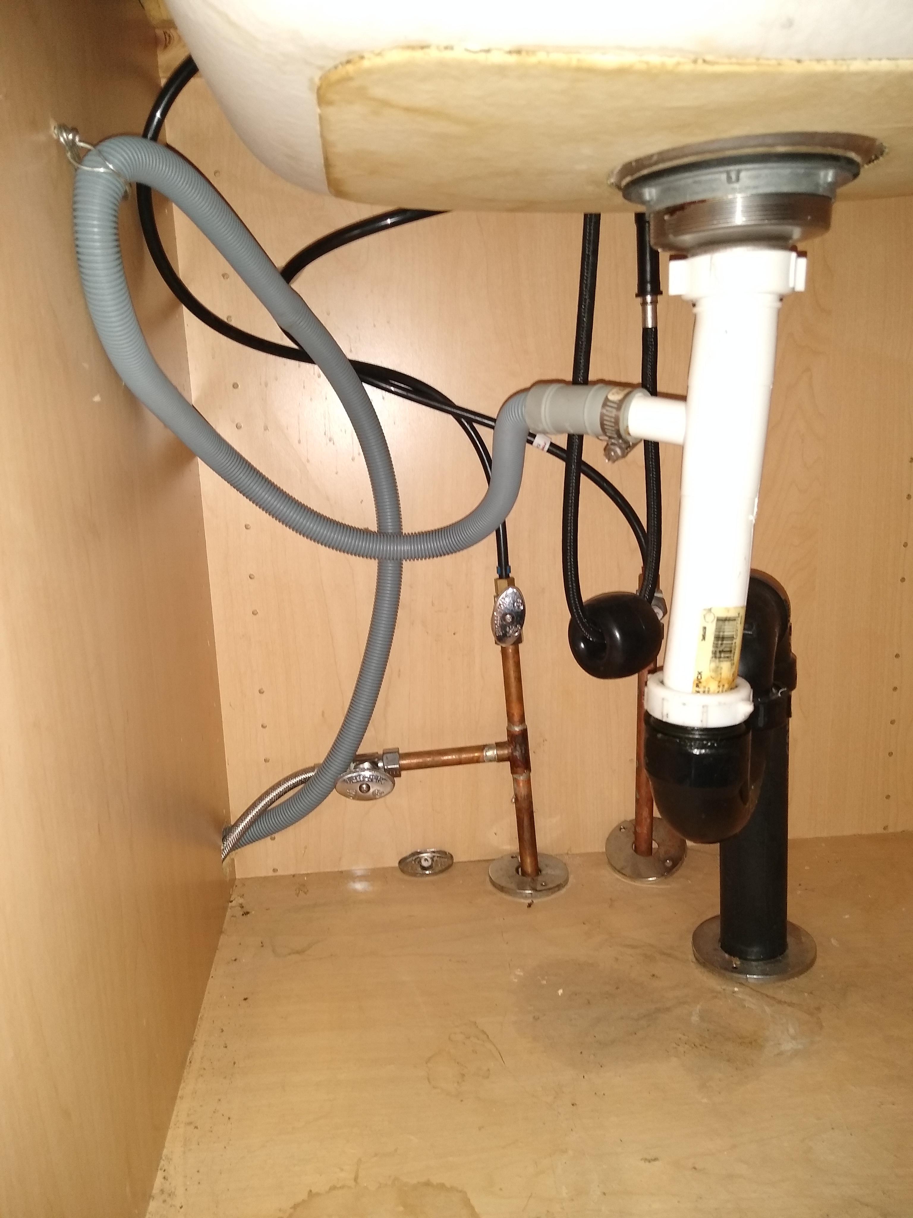 Is this setup correct? I don't know enough about plumbing to fix it but