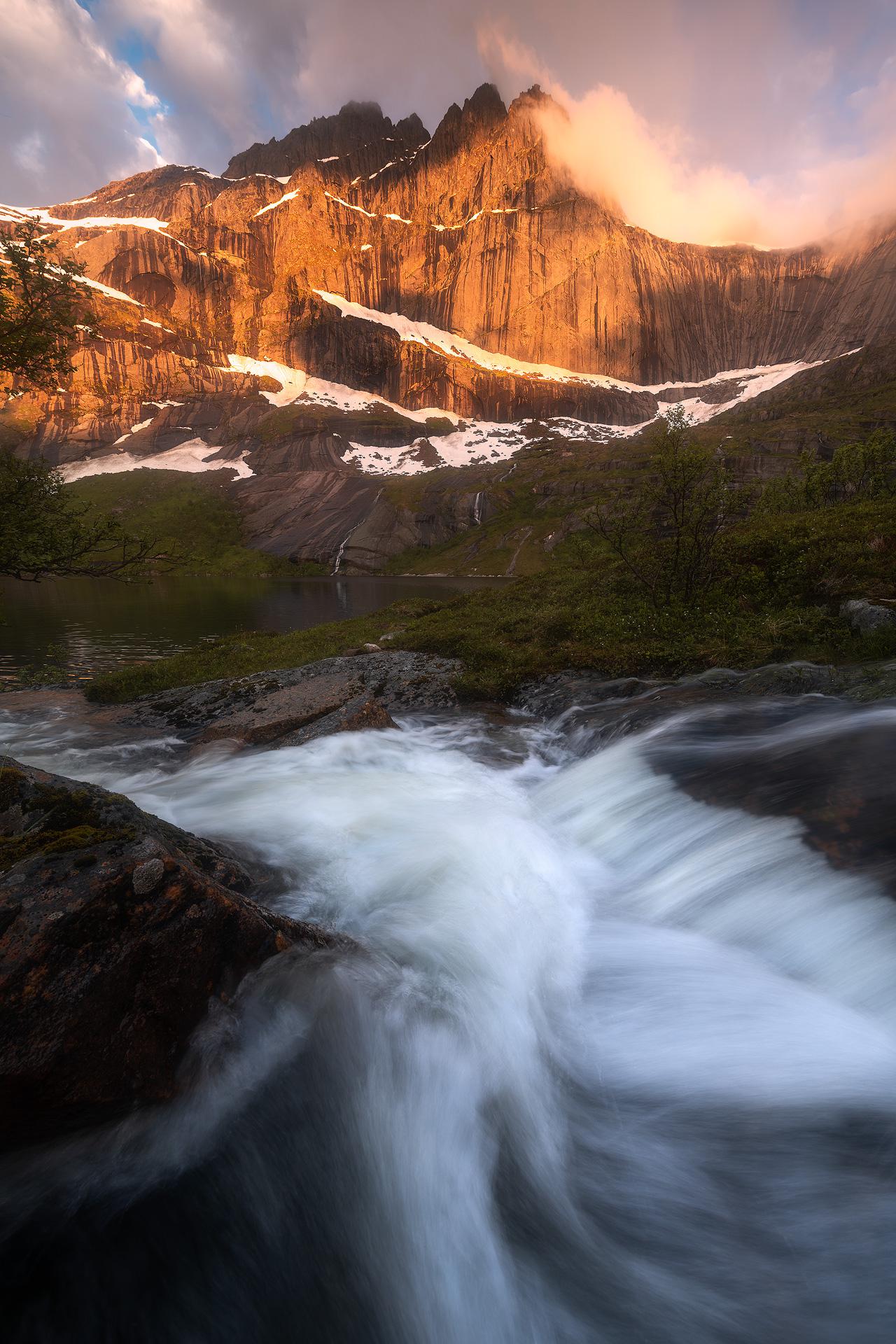 First post to Reddit Midnight sun in the Lofoten Islands, Norway