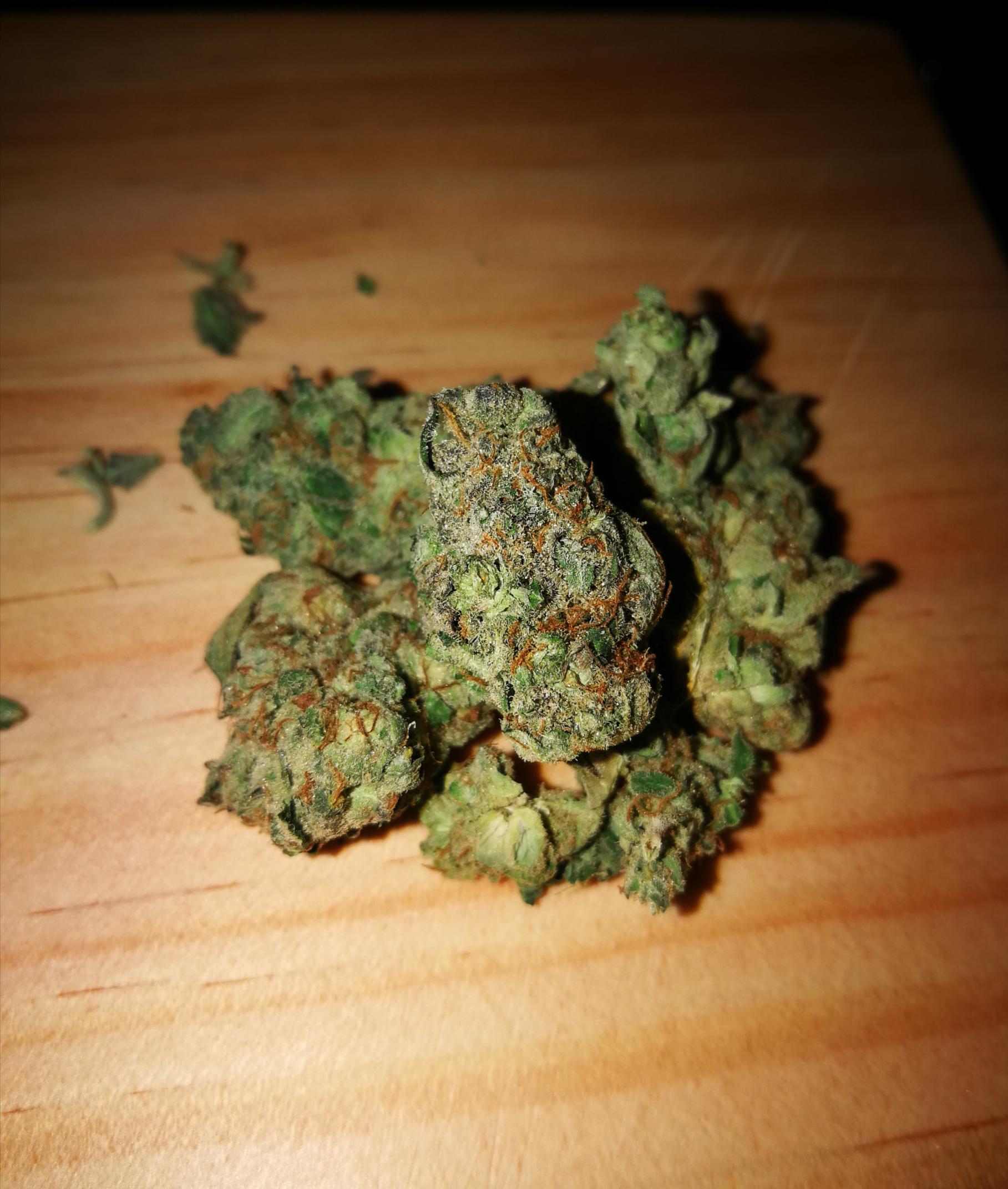 Wedding cake🏴󠁧󠁢󠁳󠁣󠁴󠁿🏴󠁧󠁢󠁳󠁣󠁴󠁿 weed