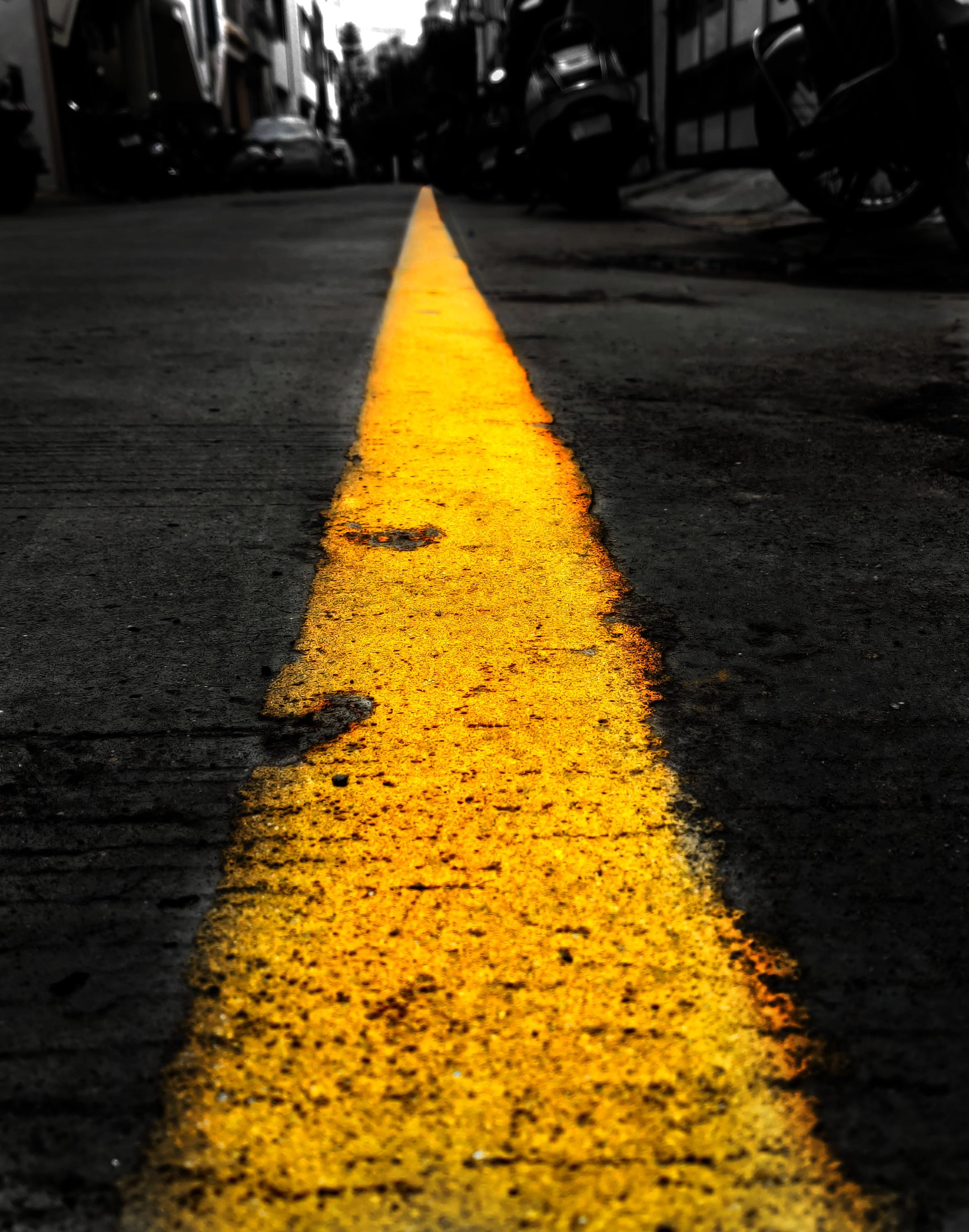 Yellow Lines are always in for a good wallpaper r/MobileWallpaper