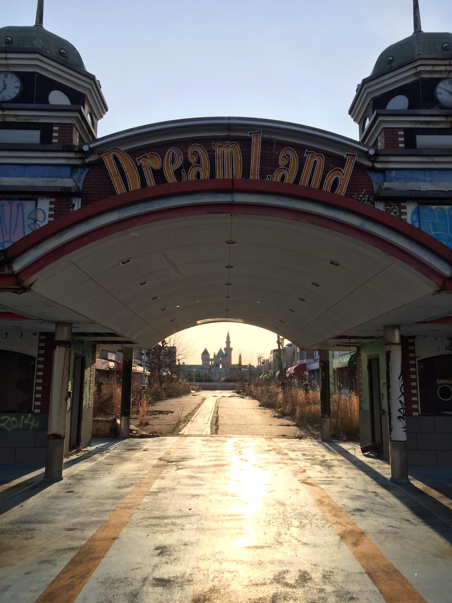 Entrance to Nara Dreamland, an abandoned theme park in Japan r